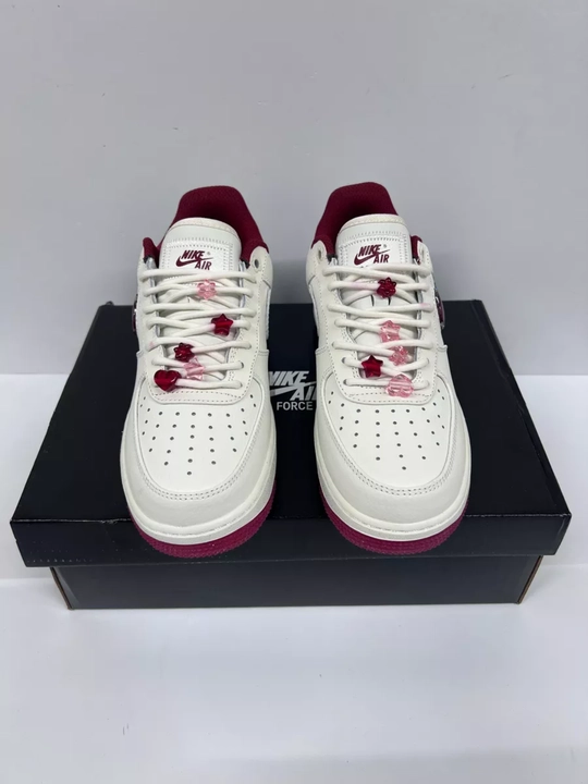 Ayollar va qizlar uchun. Air Force 1 Low Glitter Swoosh krossovkalari