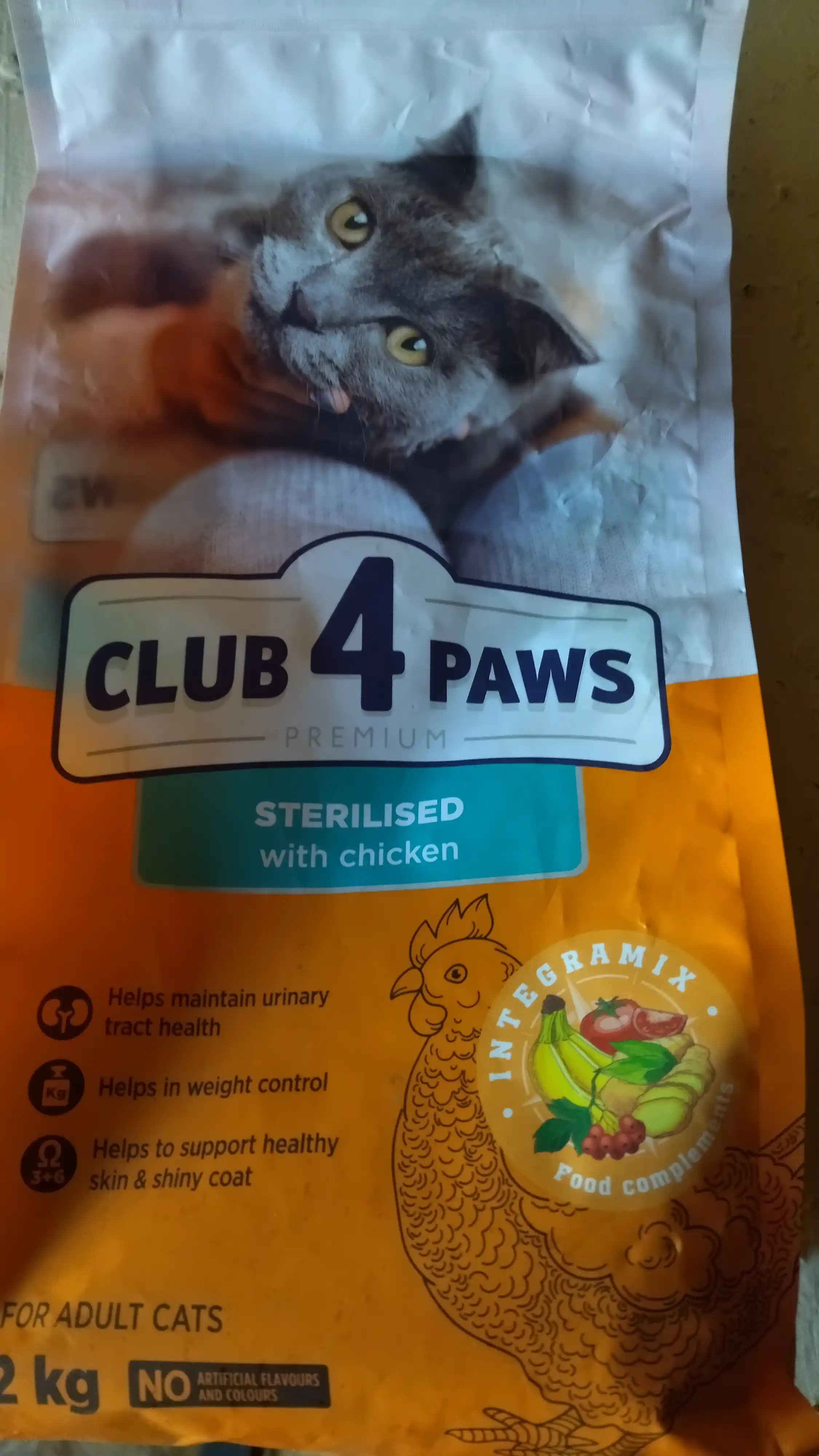 Club 4 Paws Sterilised mushuklar uchun quruq yem 2 kg