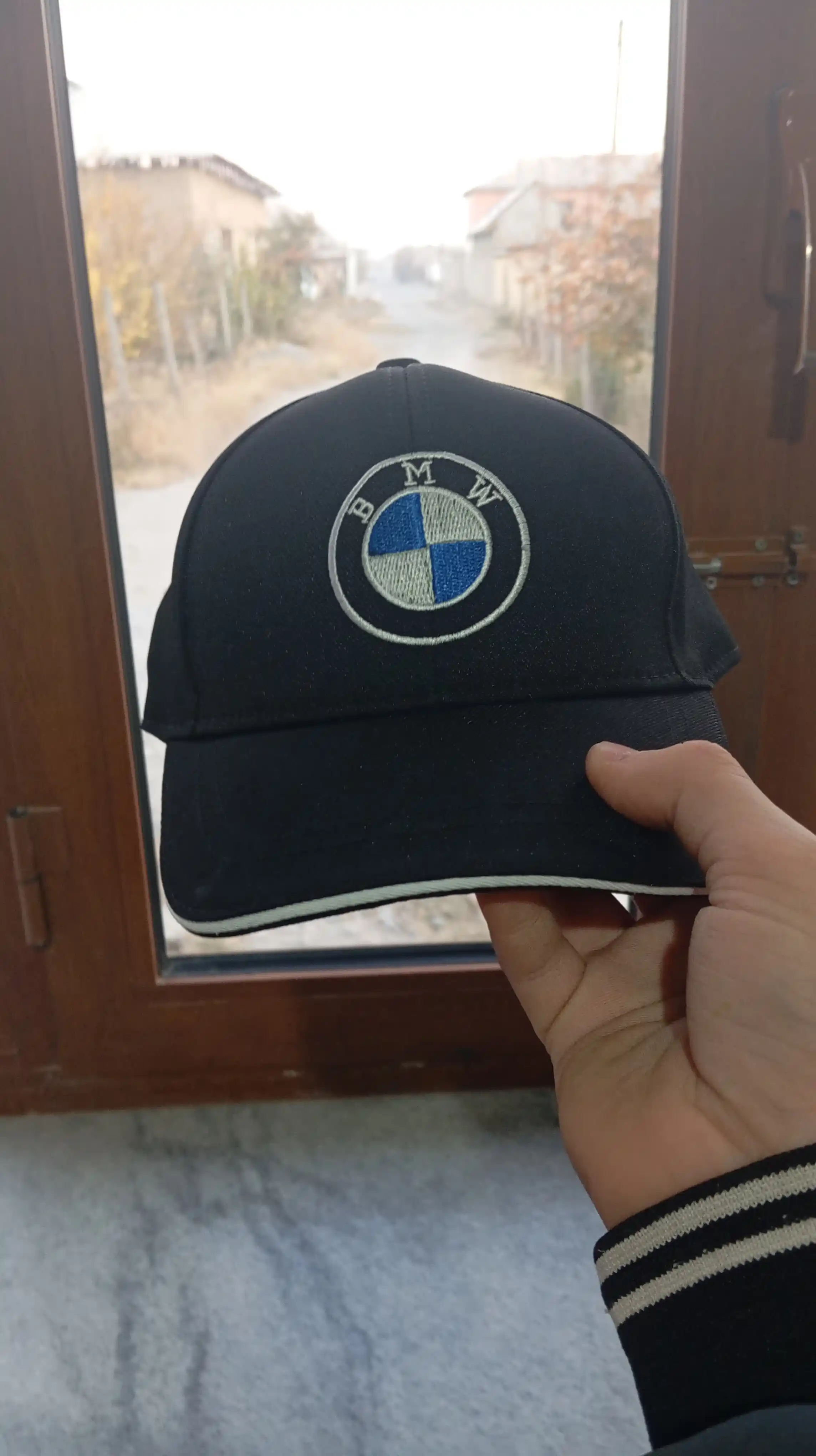 Erkaklar sport kepkasi, BMW dizaynli