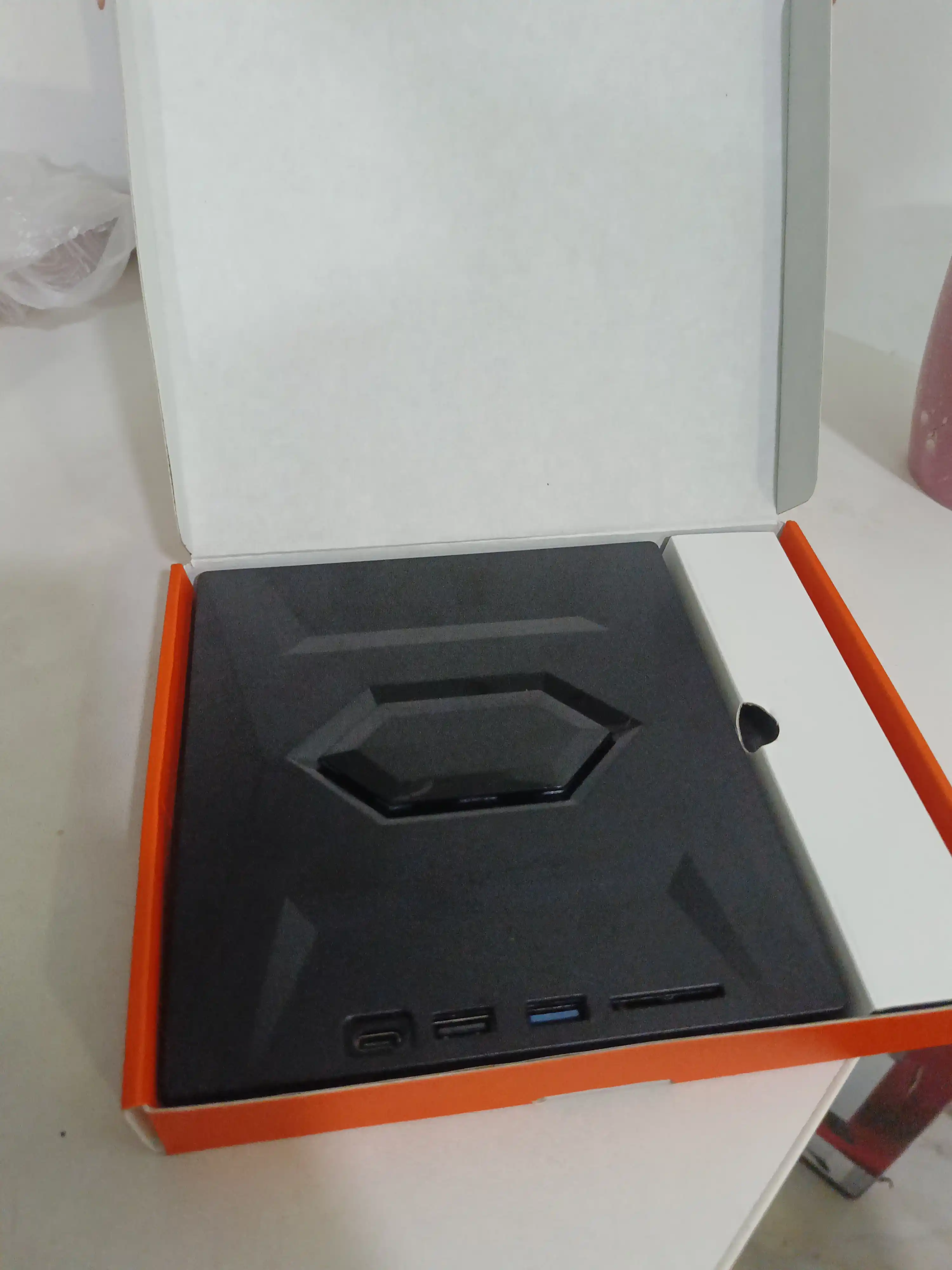 Tashqi optik DVD ROM qurilma, Usb va Type-C, Usb hub, Micro SD va SD card reader