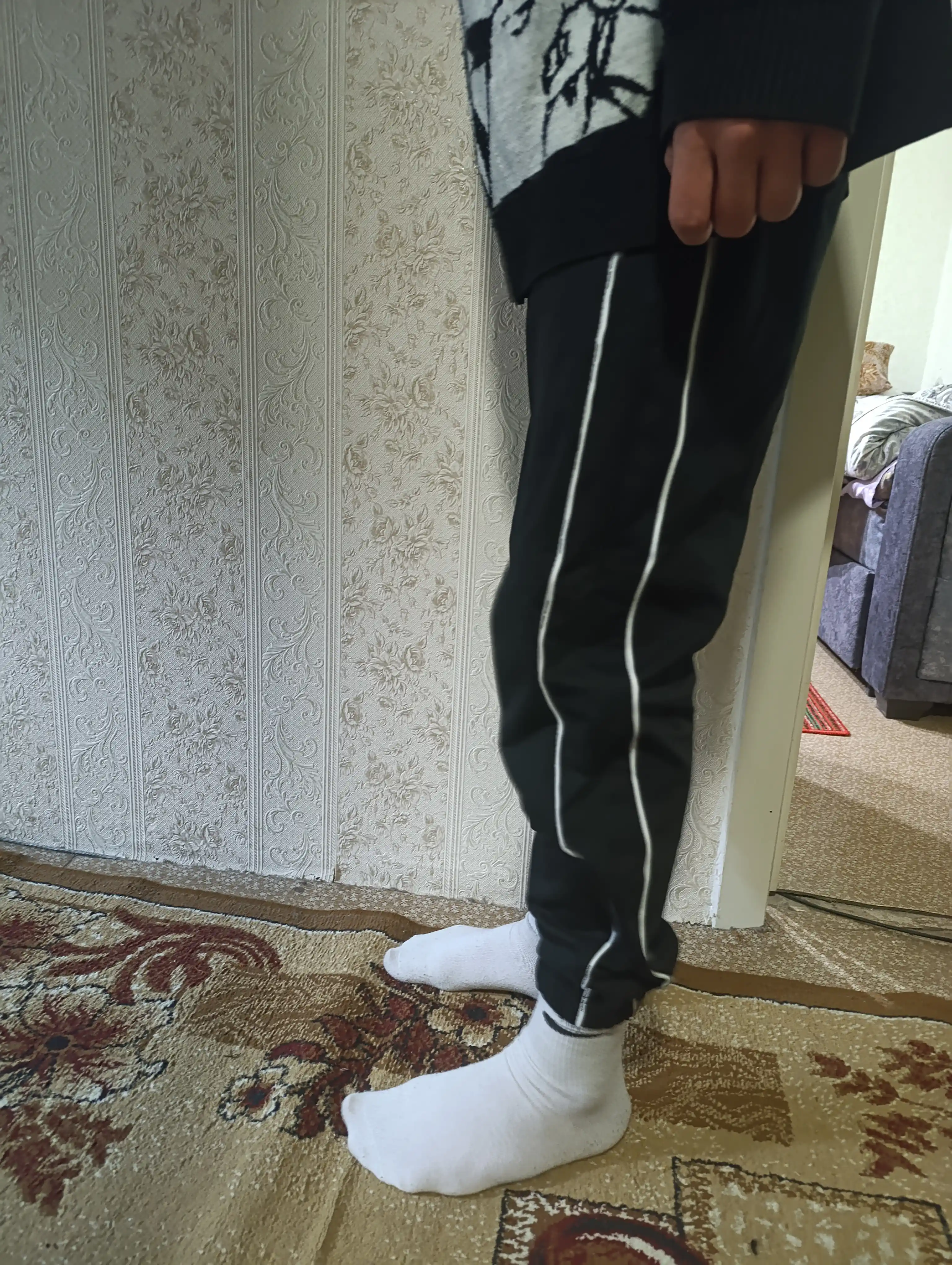 Erkaklar uchun keng sport shim – lampasli model
