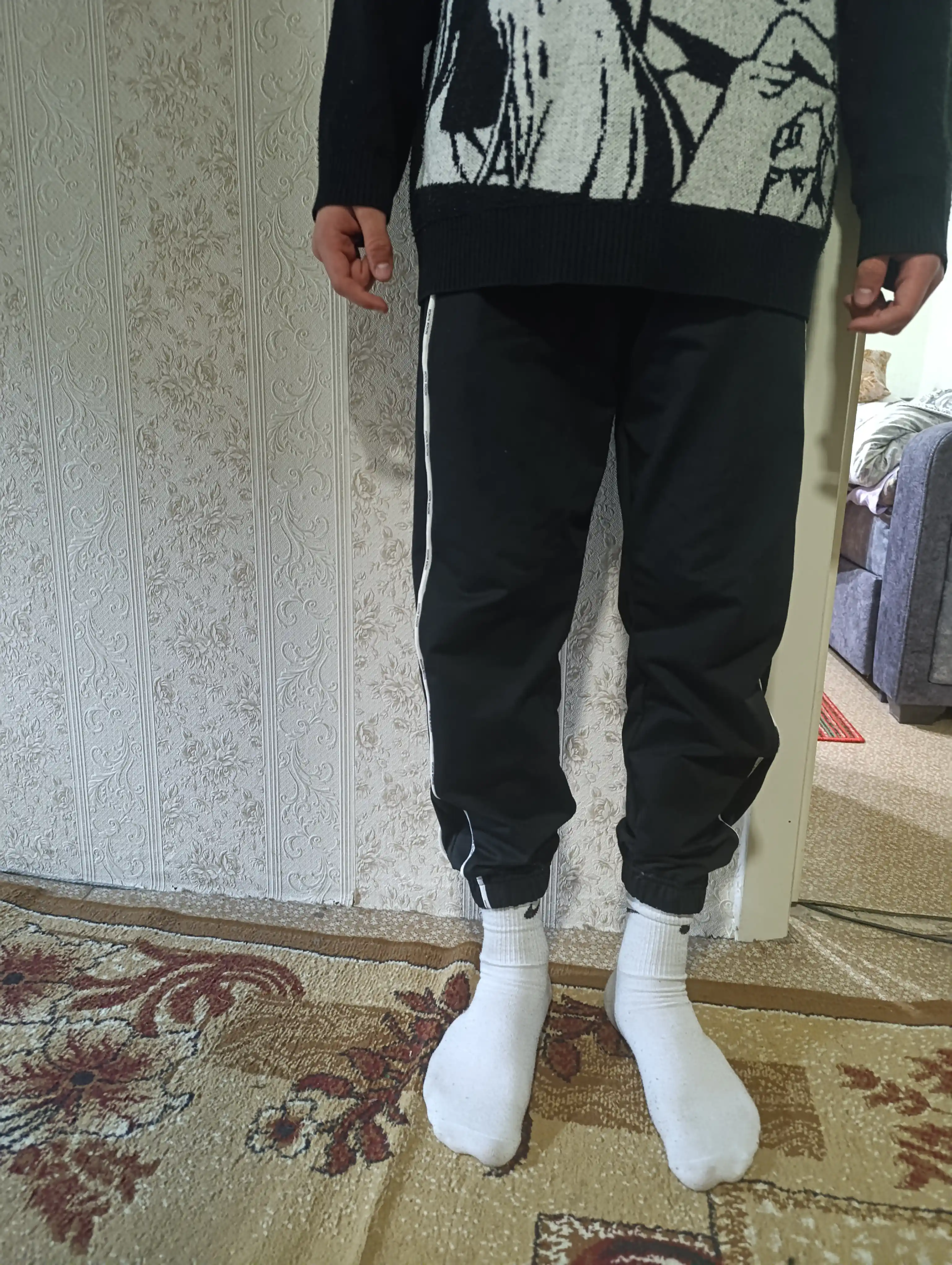 Erkaklar uchun keng sport shim – lampasli model