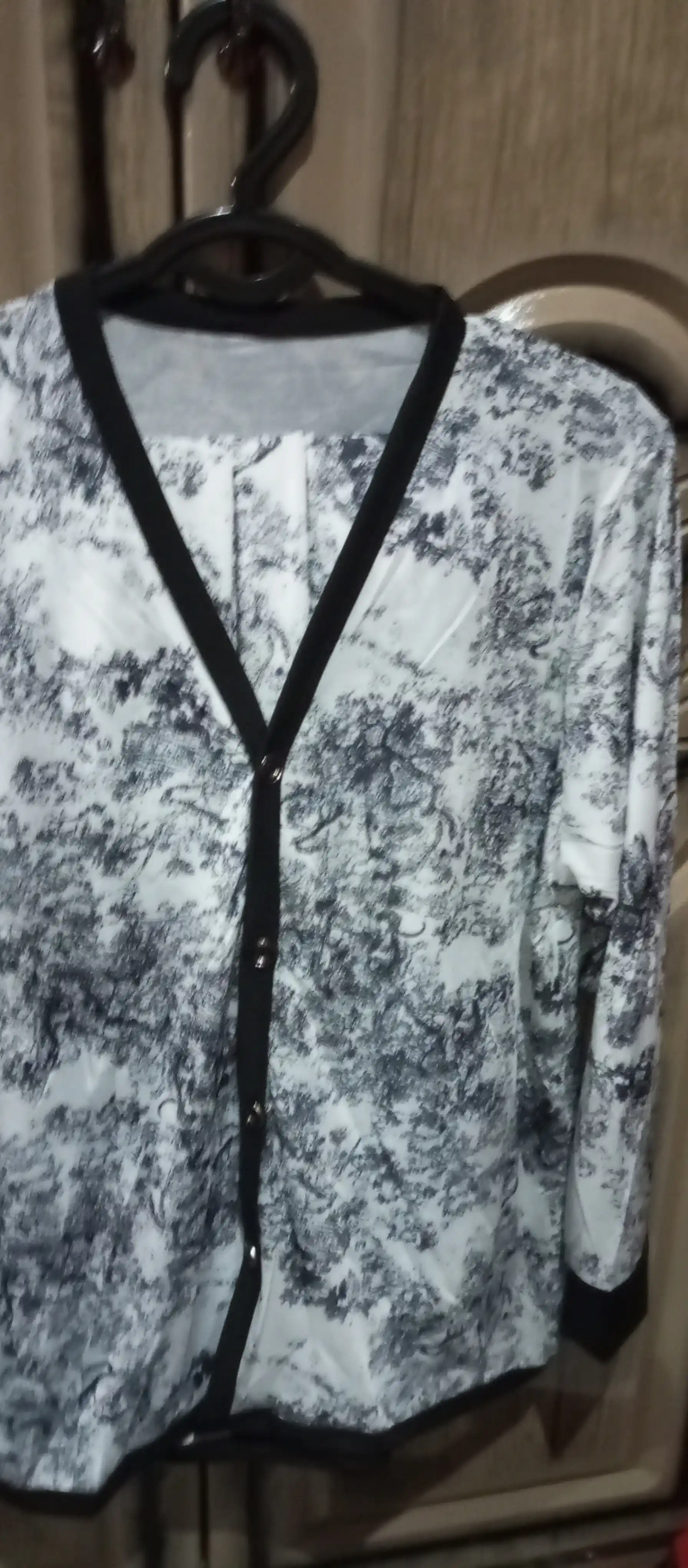 Ayollar uchun 4 tasi 1 da pijama, shim + ko‘ylak + shorti + mayka to‘plami, uyqu va dam olish uchun uy kiyimi