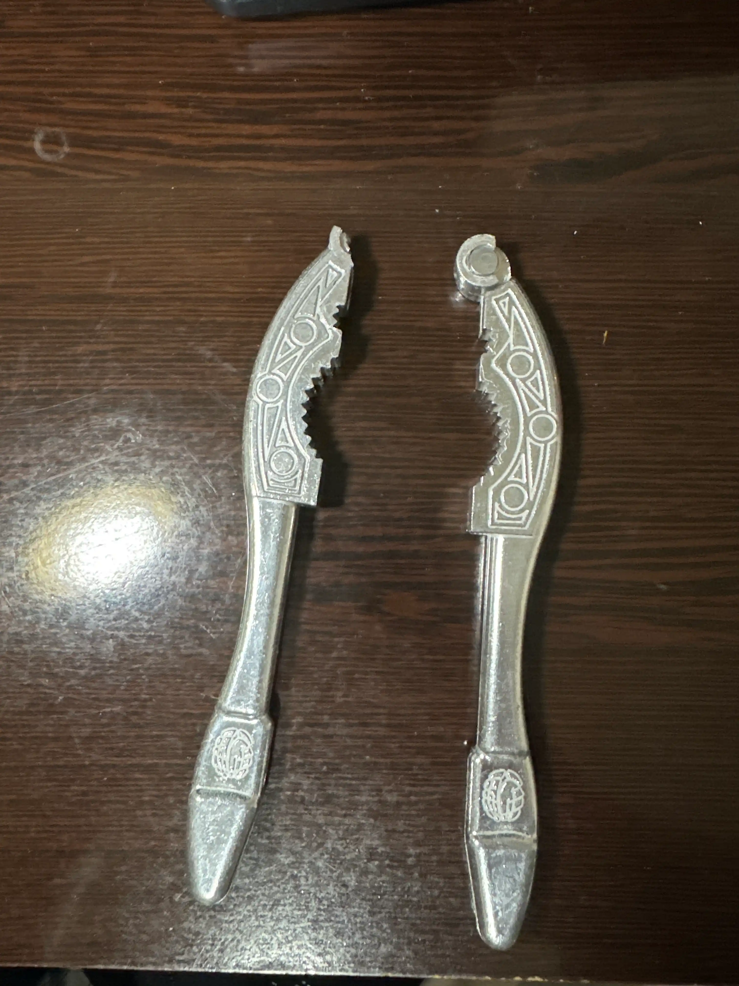 Орехокол металлический, кухонный инструмент