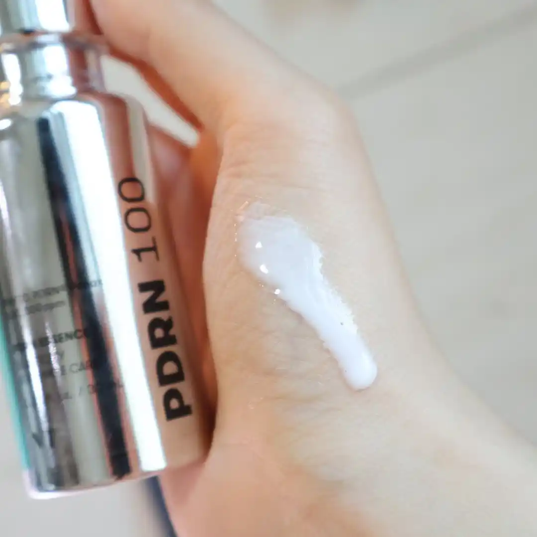 PDRN bilan VT Cosmetics yuz uchun zardobi, yoshartiruvchi, mustahkamlovchi, peptidlar va seramidlar bilan