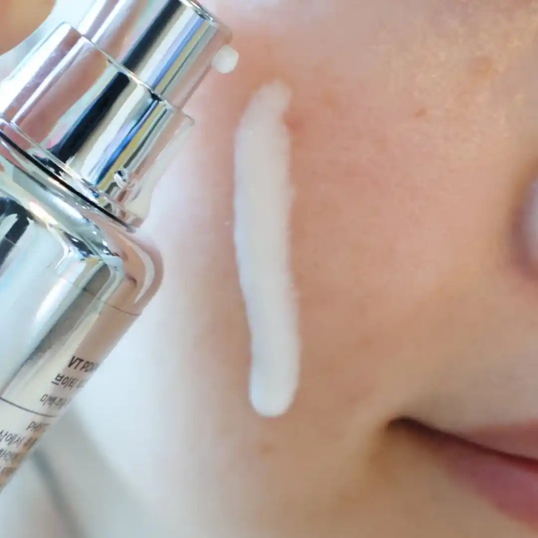 PDRN bilan VT Cosmetics yuz uchun zardobi, yoshartiruvchi, mustahkamlovchi, peptidlar va seramidlar bilan