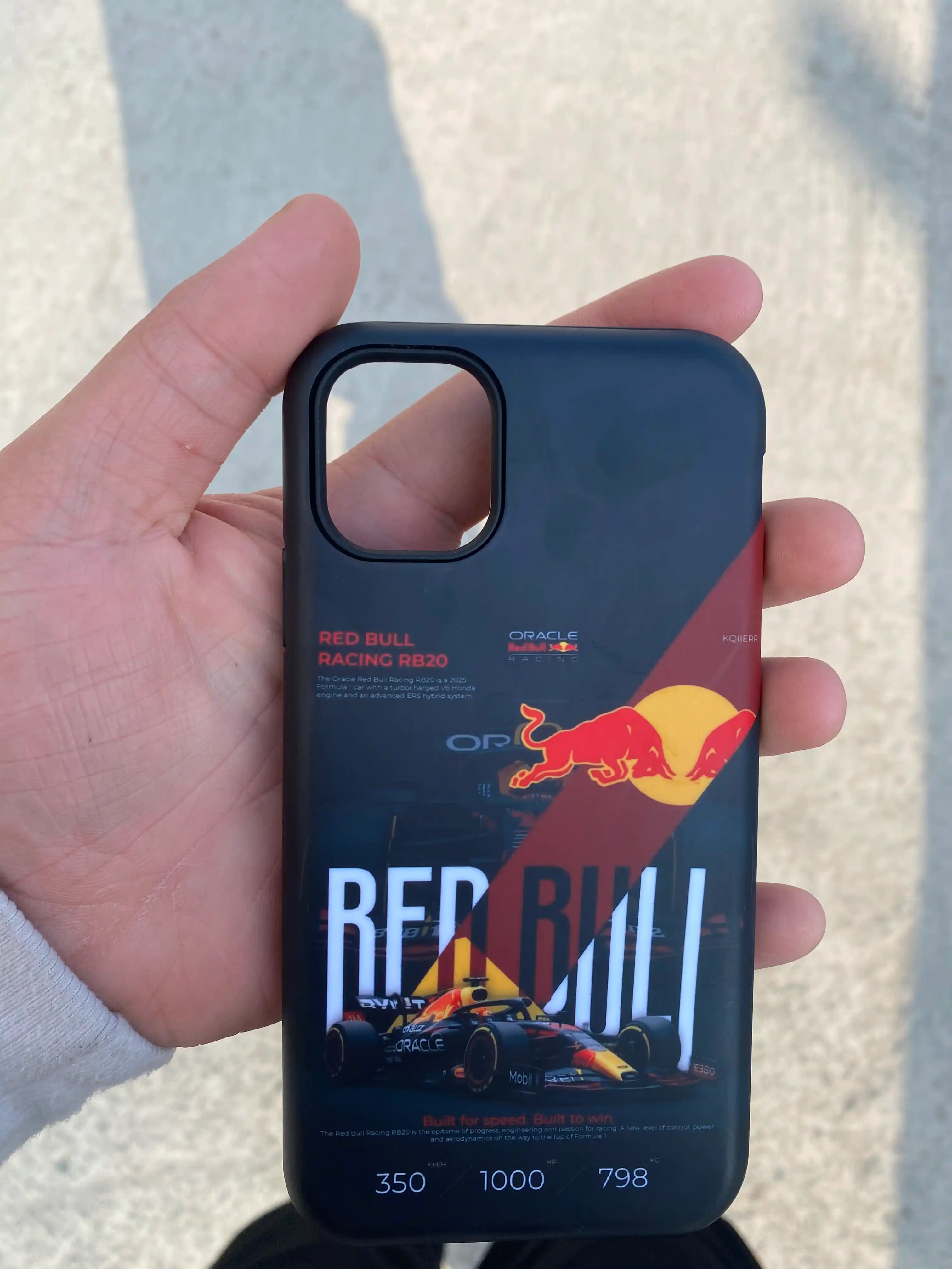 Чехол на iPhone с дизайном автомобиля