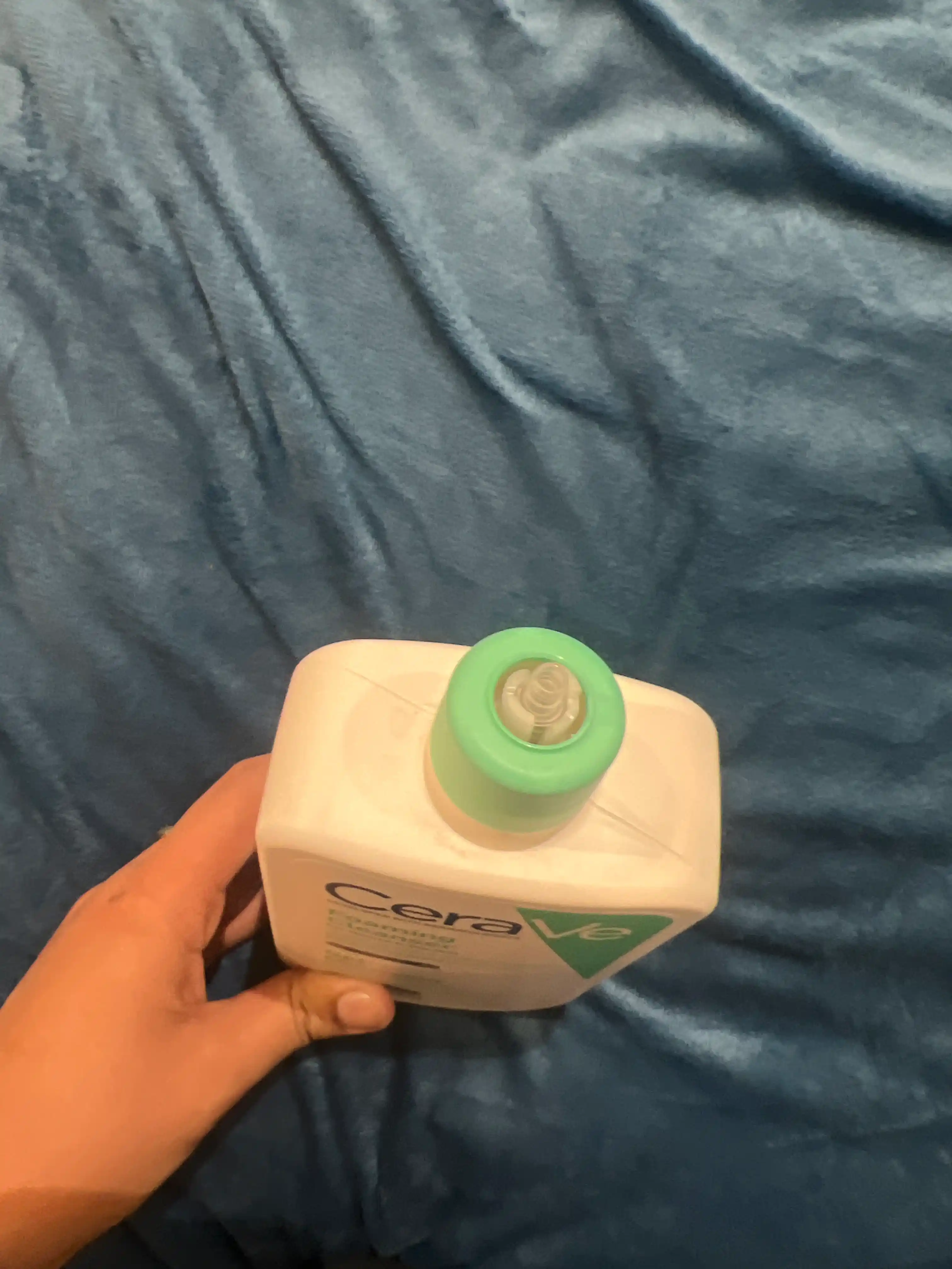 CeraVe Yuz va badanning normal va yog‘li terisi uchun tozalovchi gel, 473 ml