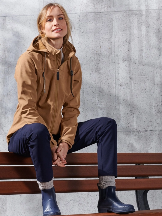 Ayollar uchun softshell kurtasi demi-mavsum S (42-44),M(46-48),L(52-54) - 
