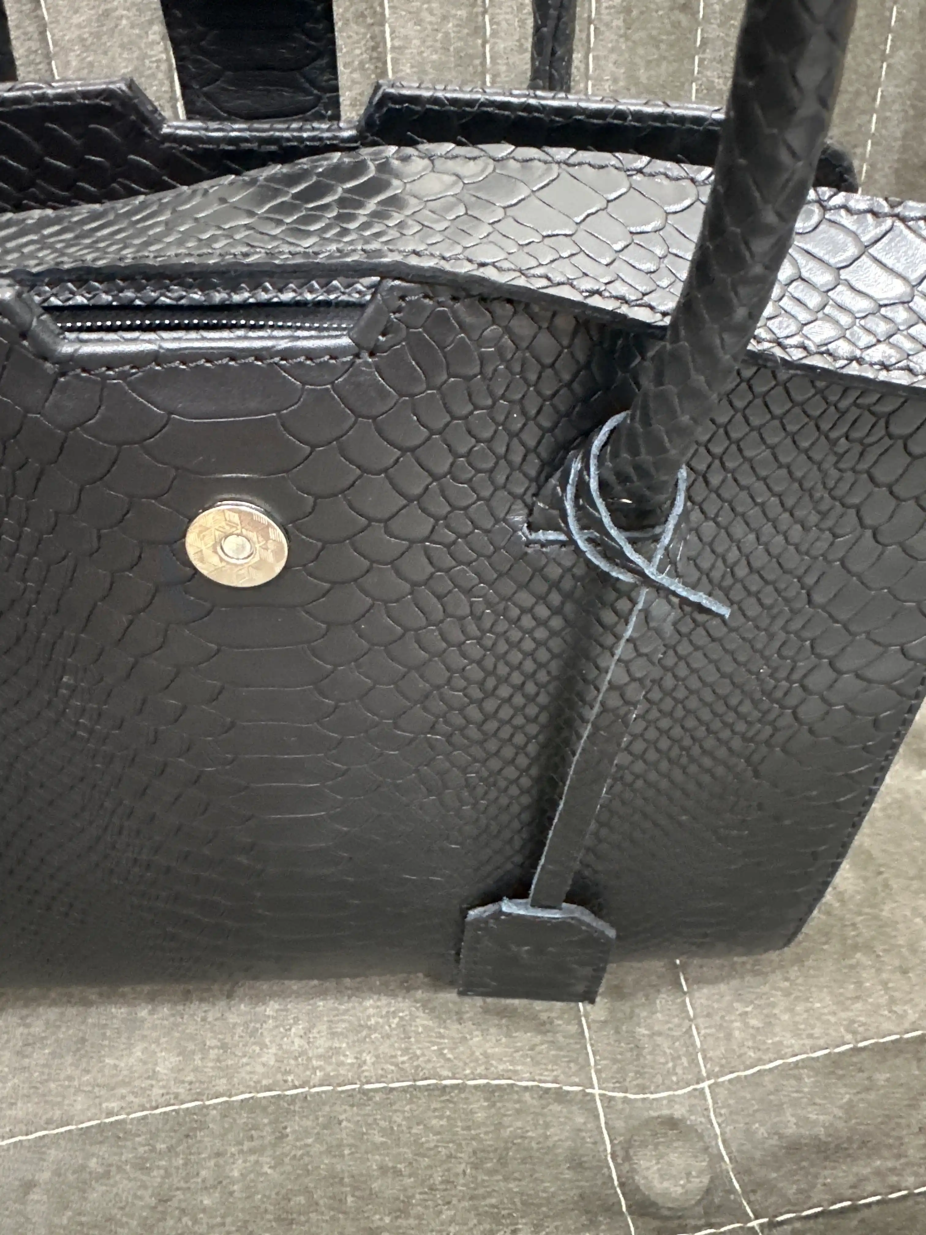 Ayollar sumkasi tabiiy charmdan Black Gator
