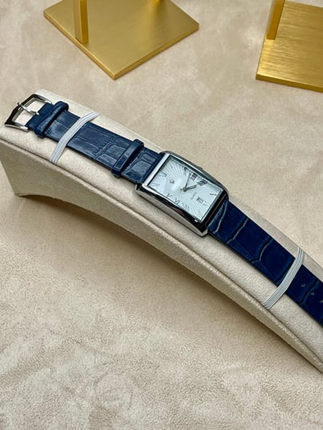 Tissot brendining klassik uslubdagi sovg‘a qadog‘idagi erkaklar qo‘l soati
