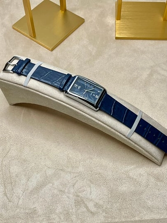 Tissot brendining klassik uslubdagi sovg‘a qadog‘idagi erkaklar qo‘l soati