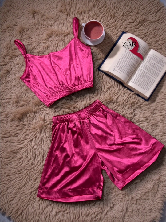 Qizlar uchun velyur ma'tosidan ikkitali uy uchun kiyim. Pijama standart XS-М (38-42) - 