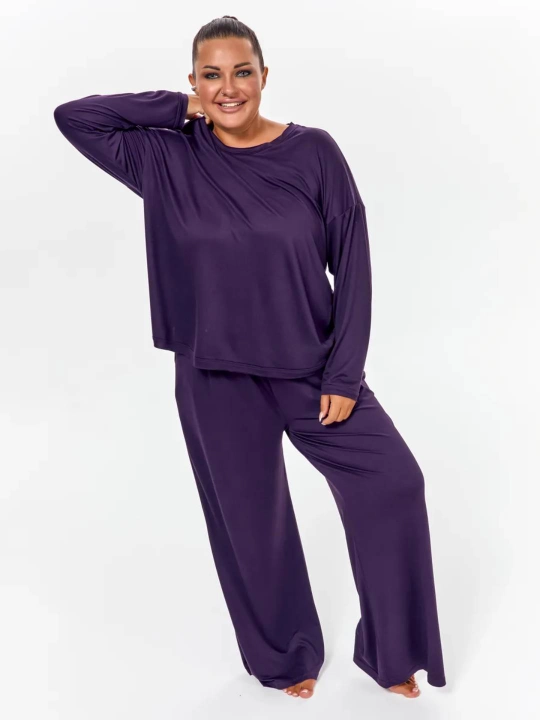 Katta o‘lchamli, to‘rli shortili pijama