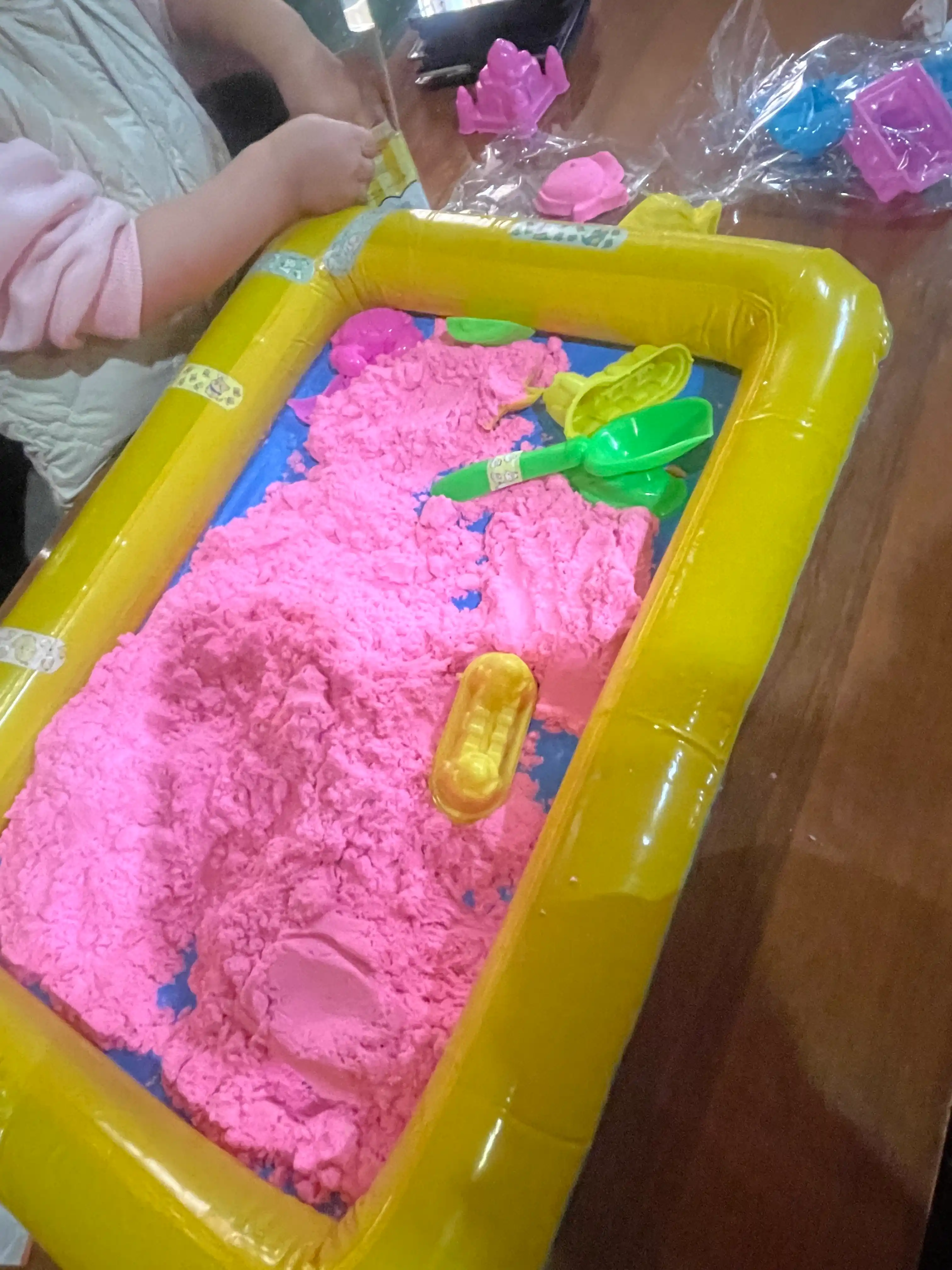 Kinetik qum 2 kg, puflanadigan qum qutisi va qoliplari bilan