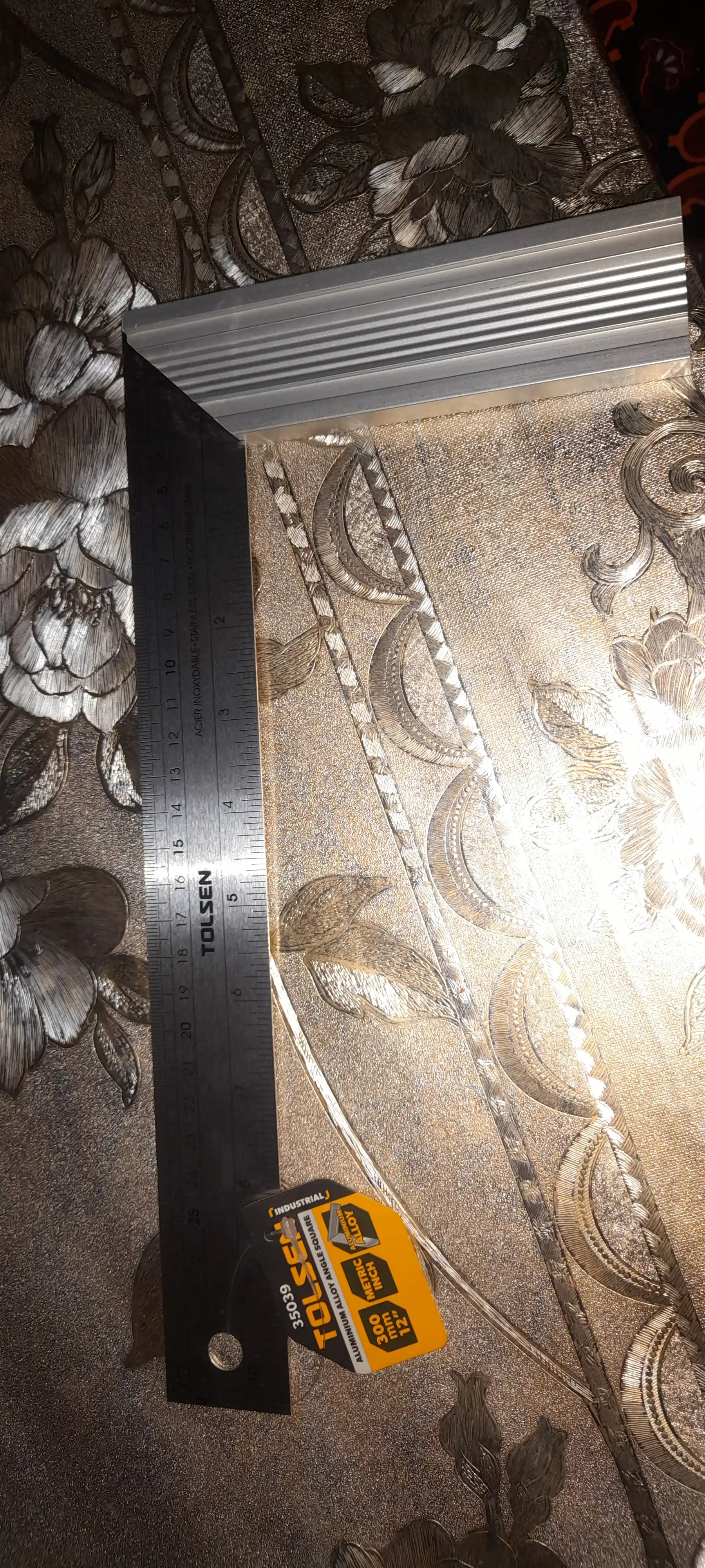 Qurilish burchagi, 300 mm