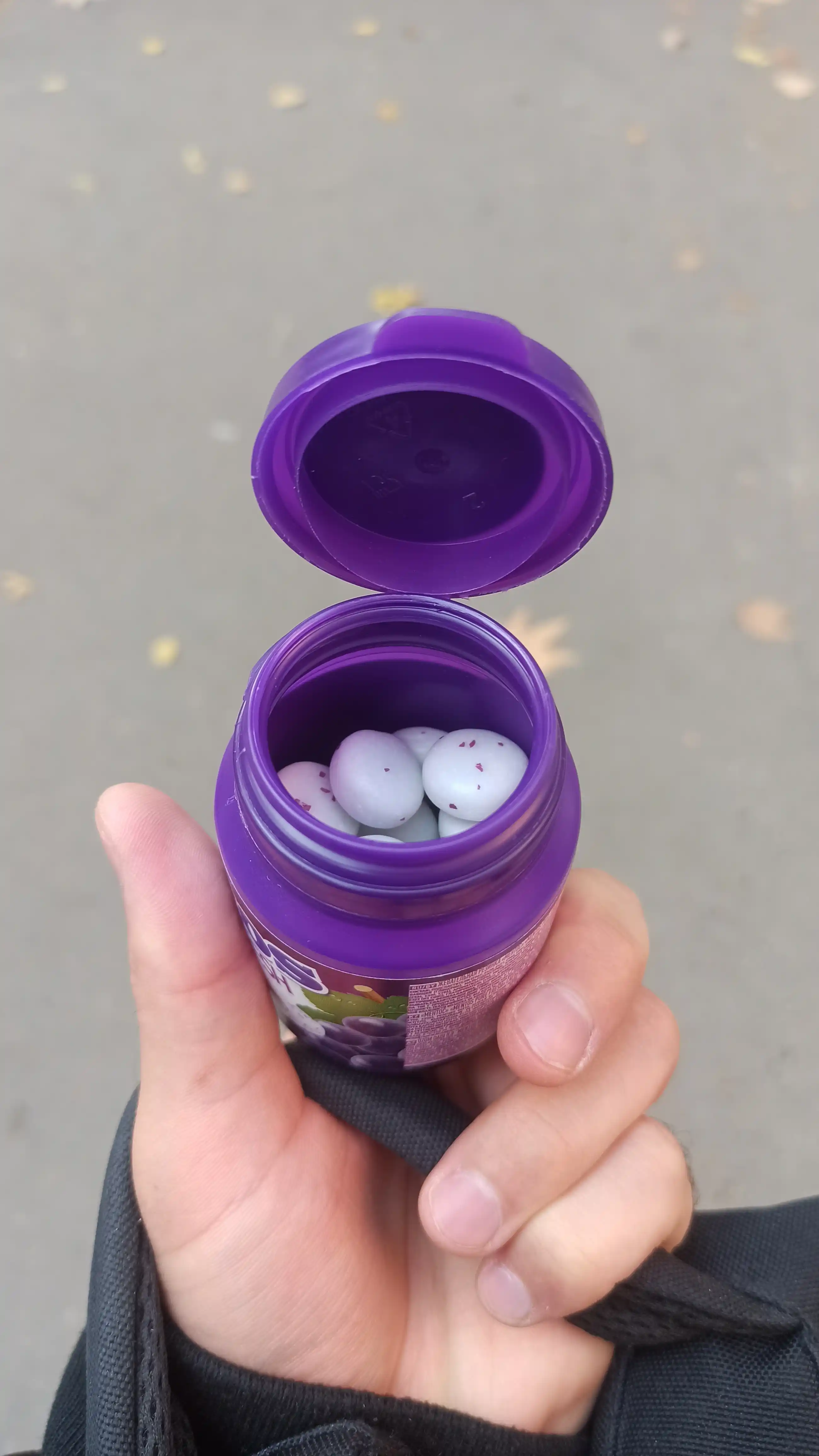 Жевательная резинка Mentos Pure Frash Виноград, 54 г