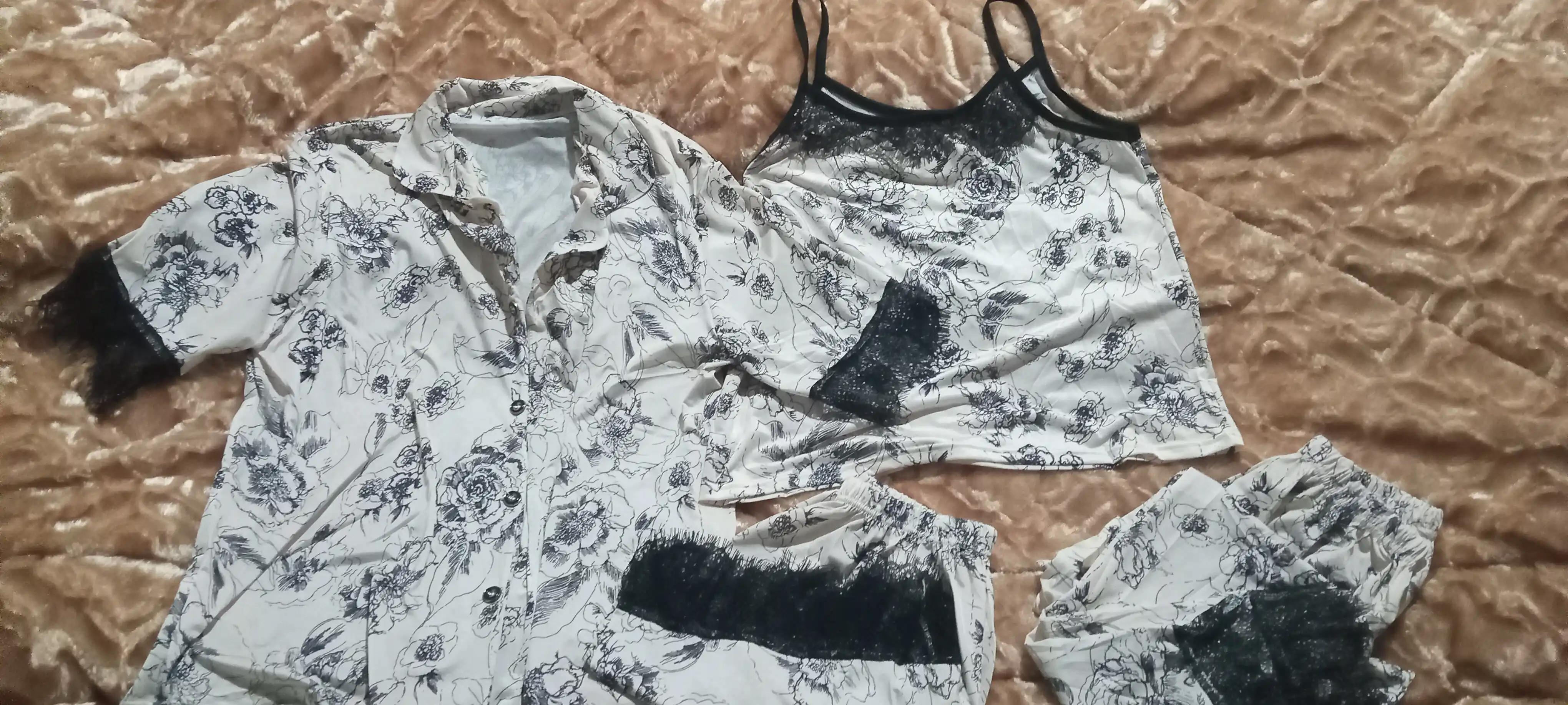Ayollar uchun 4 tasi 1 da pijama, shim + ko‘ylak + shorti + mayka to‘plami, uyqu va dam olish uchun uy kiyimi