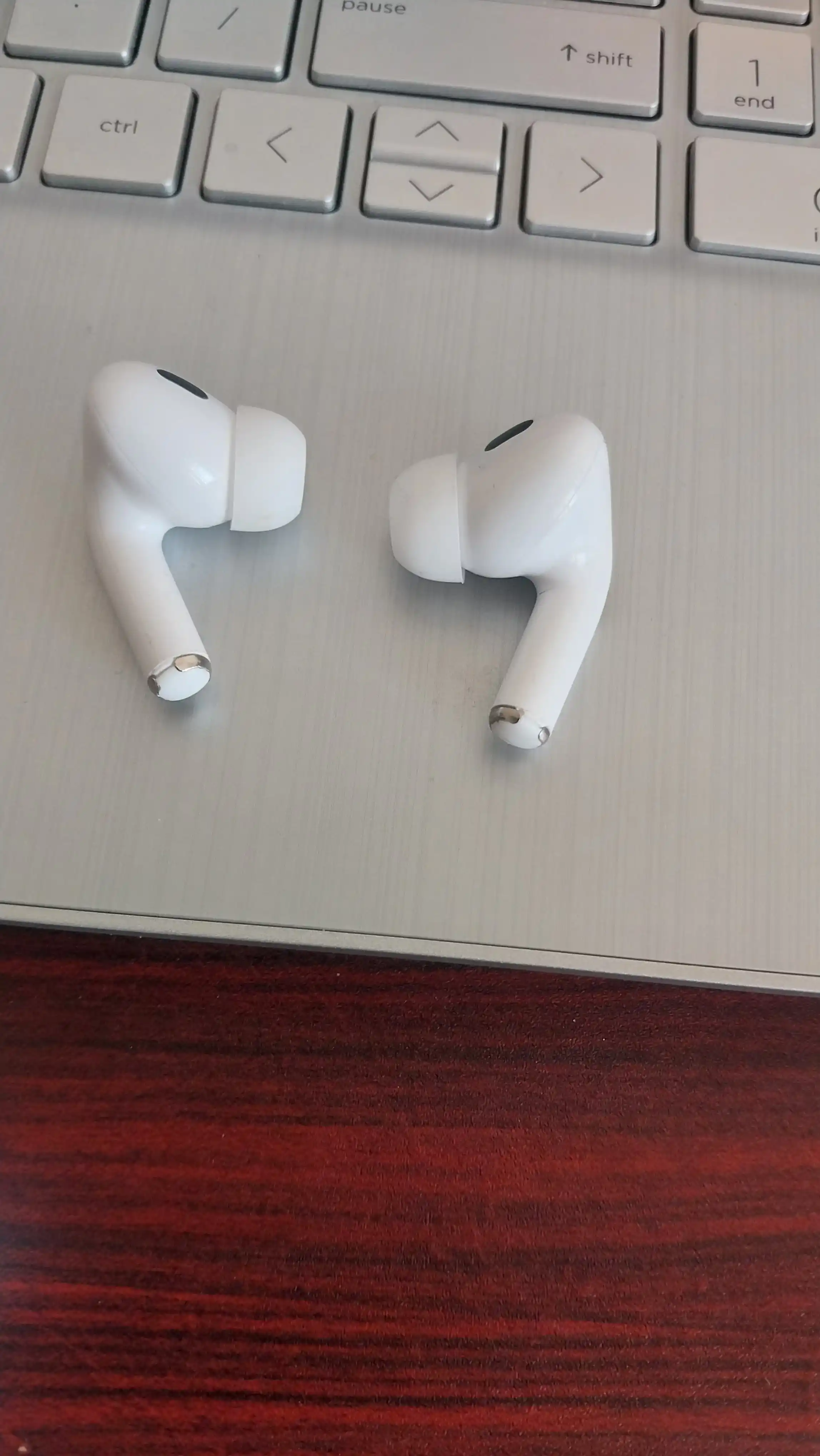 Pods Pro 2 и Pro 4 – беспроводные Bluetooth наушники, с микрофоном, Type-C белый