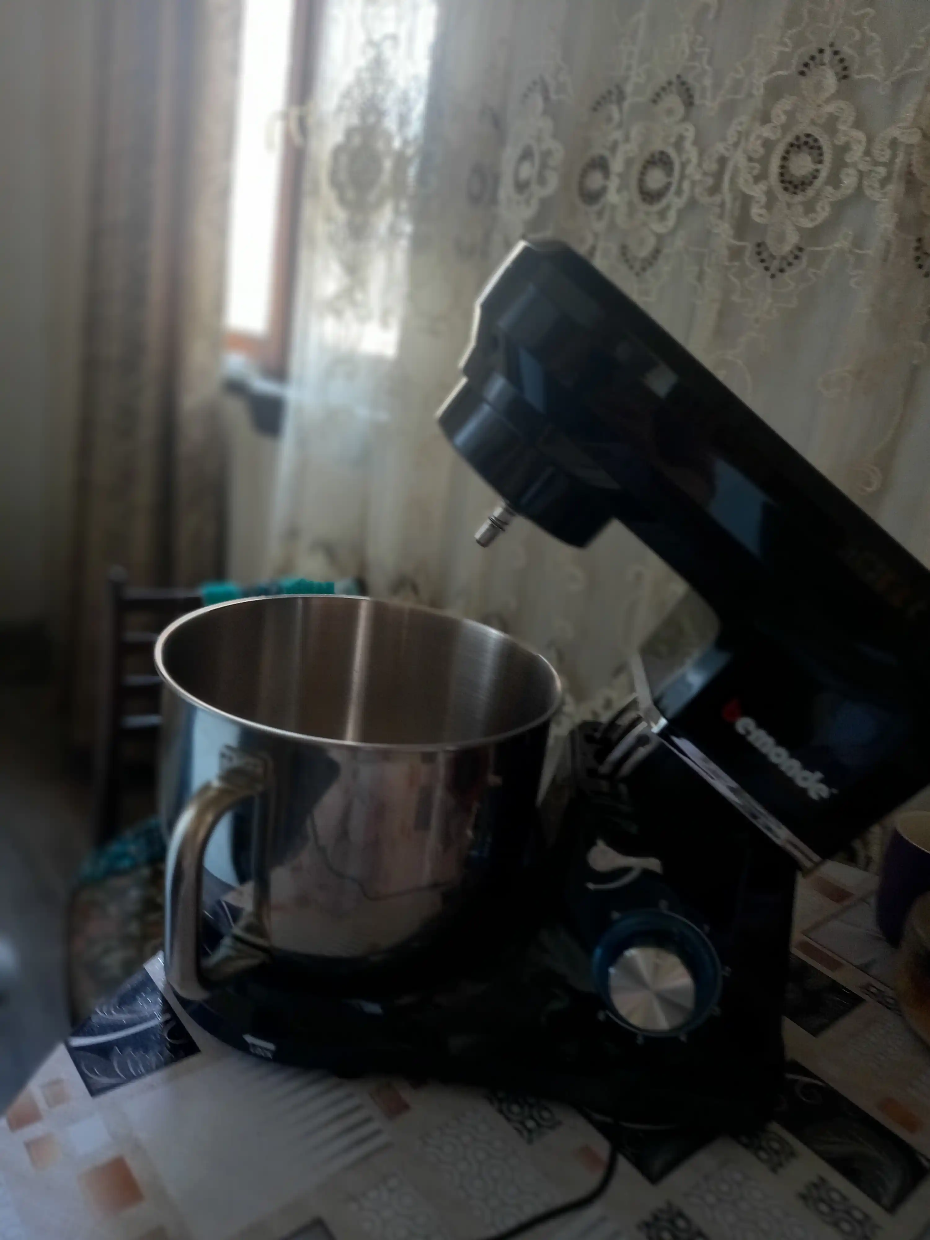 Mikser 7Litr Bemonde BM-SM1002SB, 2000Vt, 6 tezlik, temirli nasadkalar
