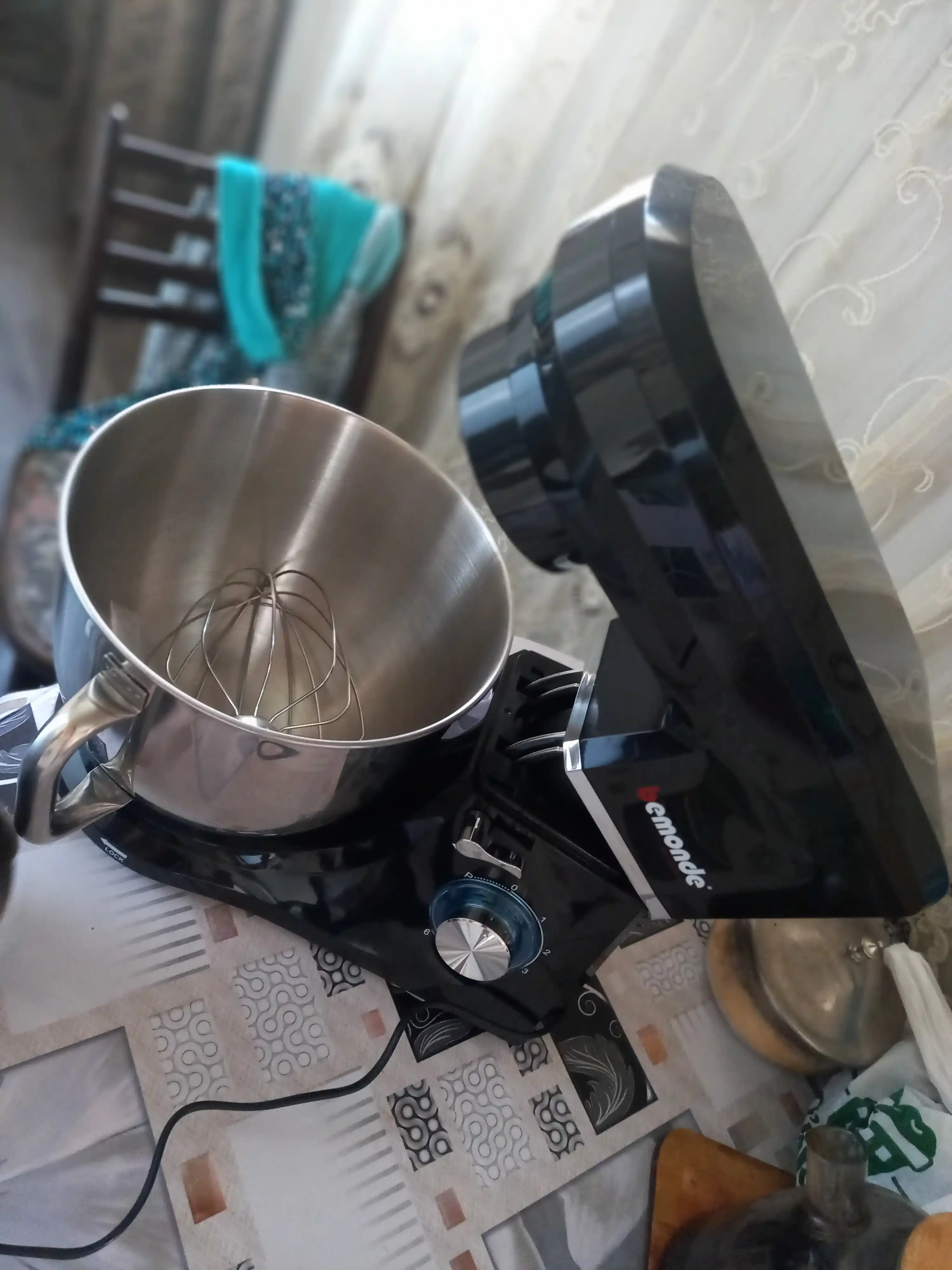 Mikser 7Litr Bemonde BM-SM1002SB, 2000Vt, 6 tezlik, temirli nasadkalar