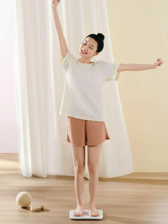 Xiaomi Mi Body Scale S400 aqlli pol tarozisi, tananing 25 ta parametrini tahlil qiladi