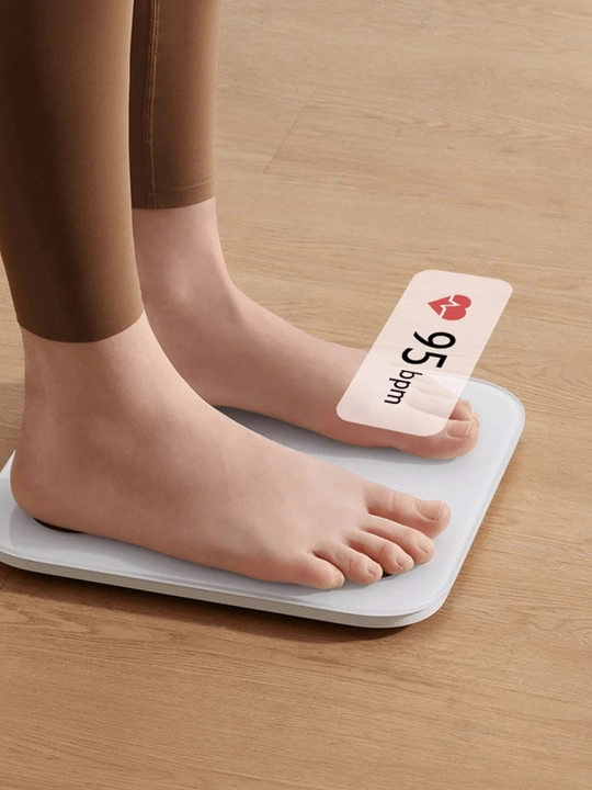 Xiaomi Mi Body Scale S400 aqlli pol tarozisi, tananing 25 ta parametrini tahlil qiladi