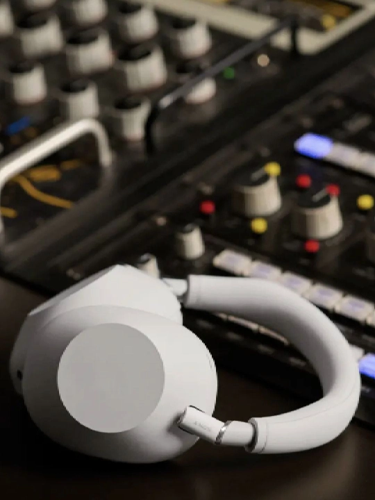 Sony WH-1000XM6 — Премиальные беспроводные наушники с ANC