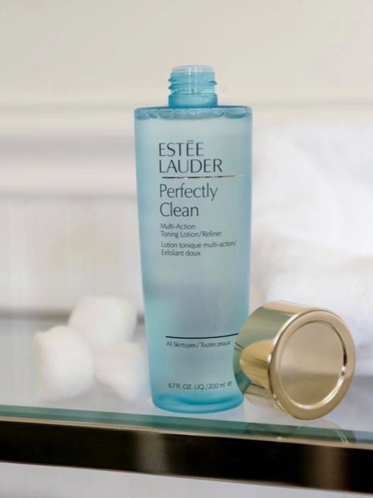 Estée Laudér Perfectly Clean - Многофункциональный тонизирующий лосьон, освежитель для лицa, 200 мл 