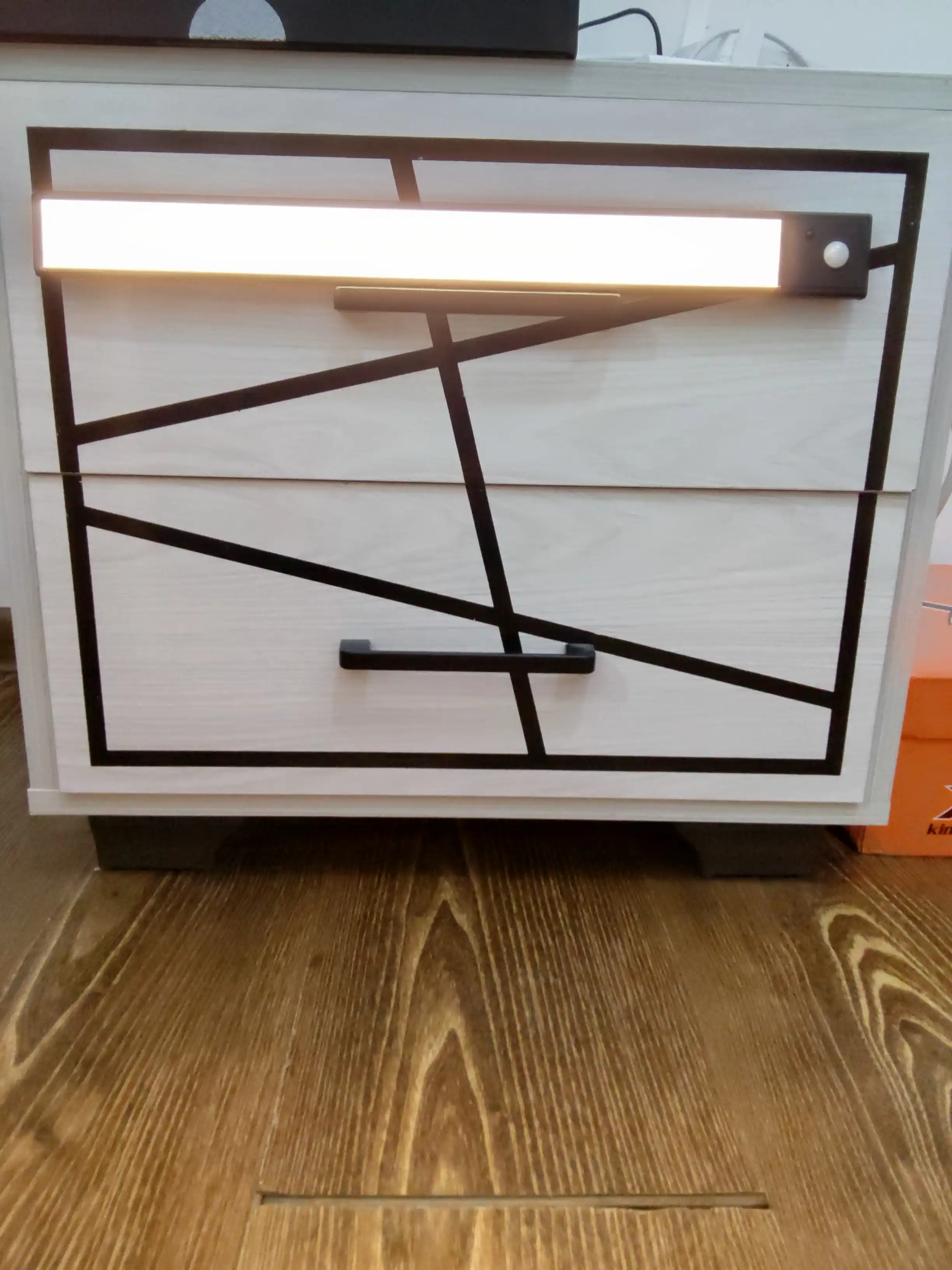 Alyuminiy aqlli LED-yoritgich, harakat datchigi, magnitli mahkamlash, Type-C, akkumulyator
