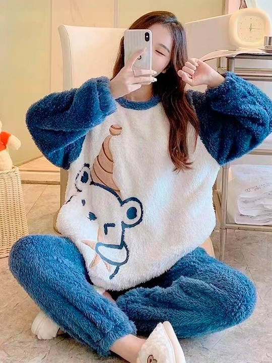 Ayollar uchun pijama tepa past - 