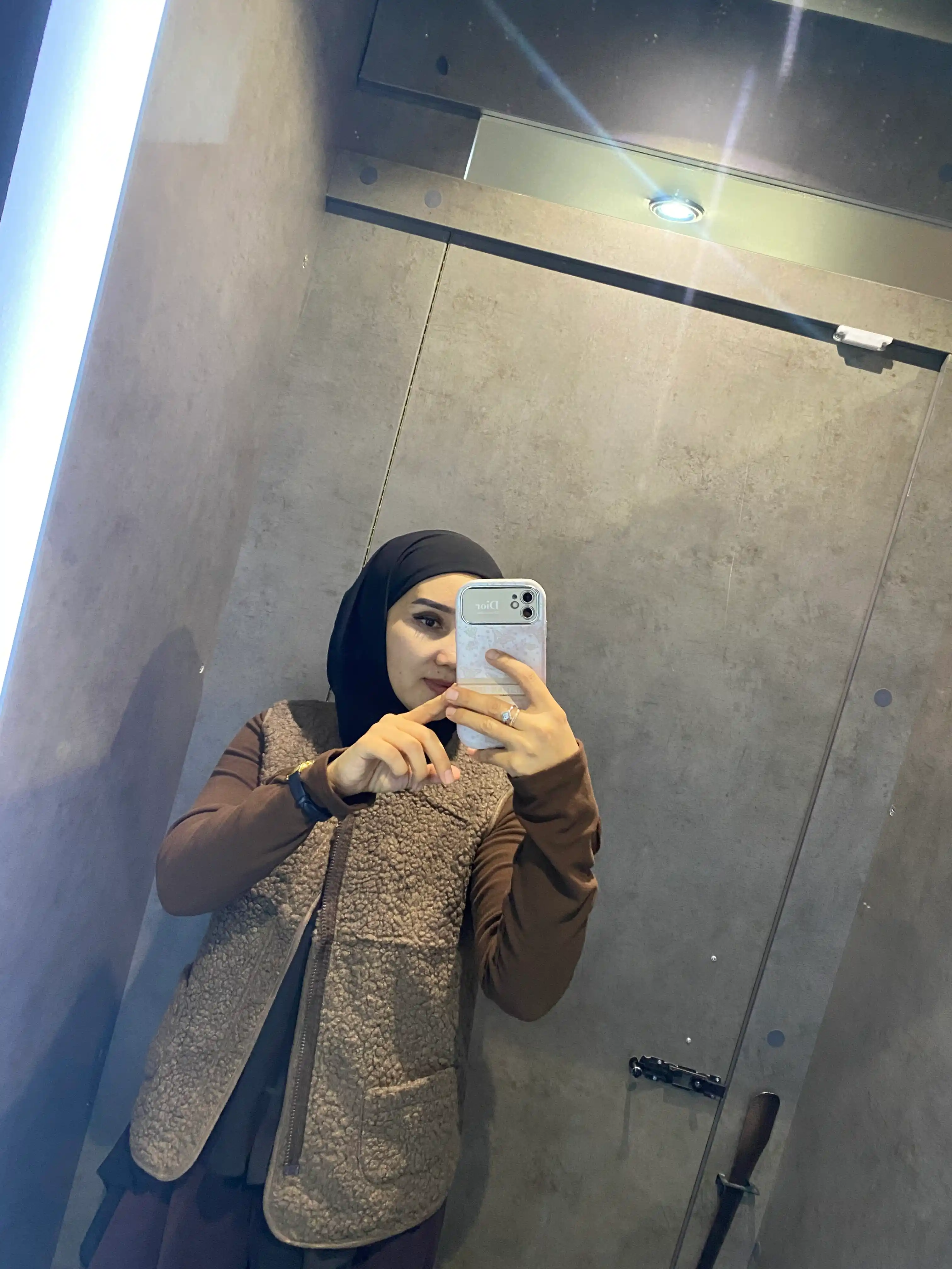 Issiq jiletka, yengsiz cho'ntaklar bilan