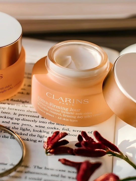 Дневной и ночной увлажняющий и питательный крем для лица от Clarins