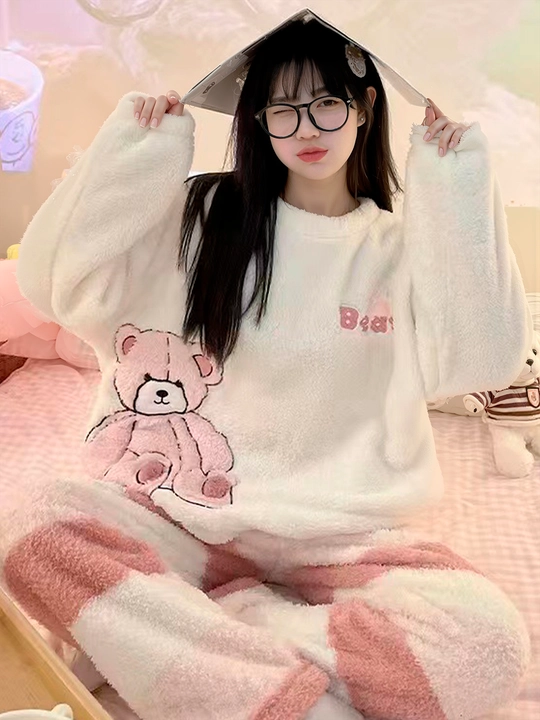 Ayollar momiq pijamasi