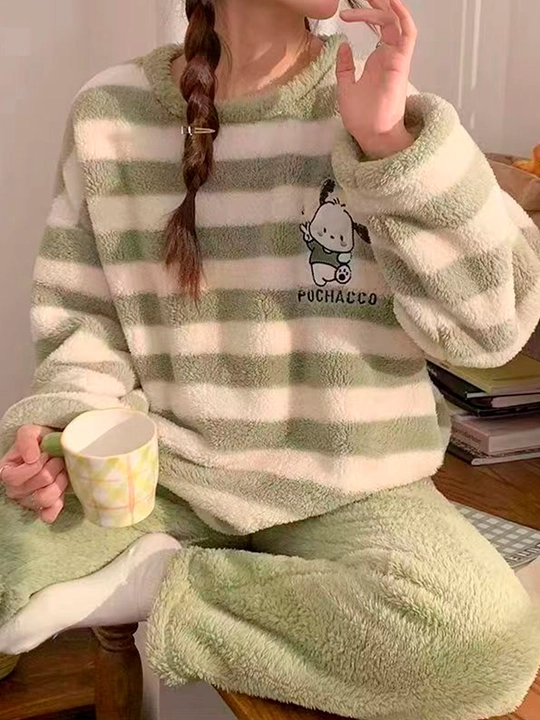Ayollar momiq pijamasi