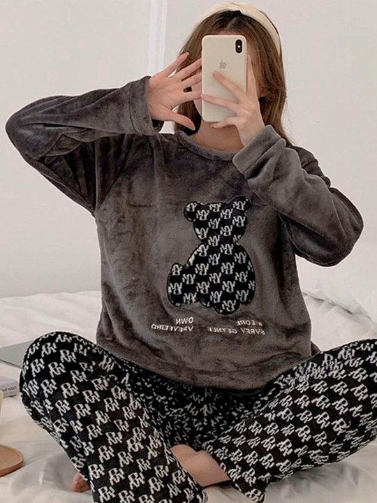 Ayollar momiq pijamasi
