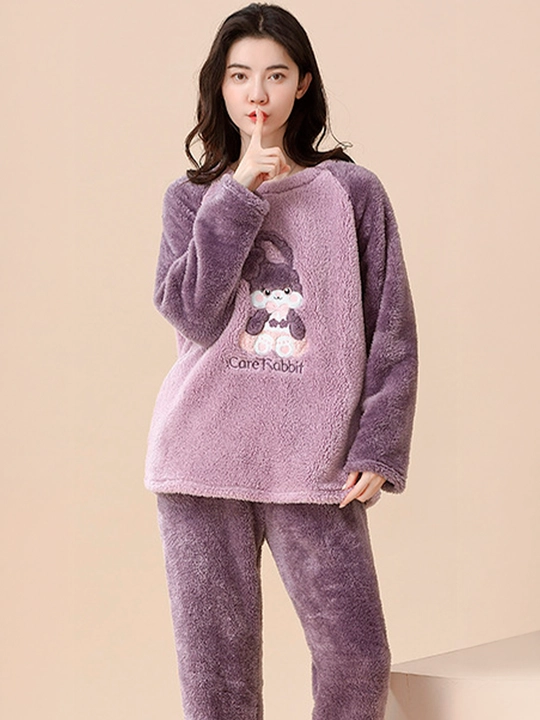 Ayollar momiq pijamasi