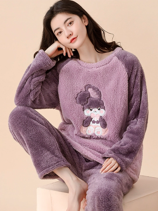 Ayollar momiq pijamasi