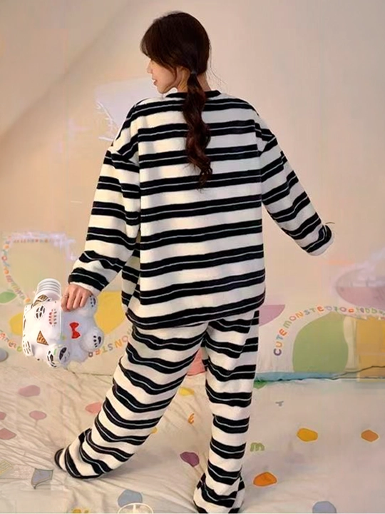 Ayollar momiq pijamasi