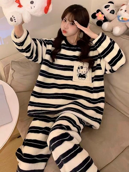 Ayollar momiq pijamasi