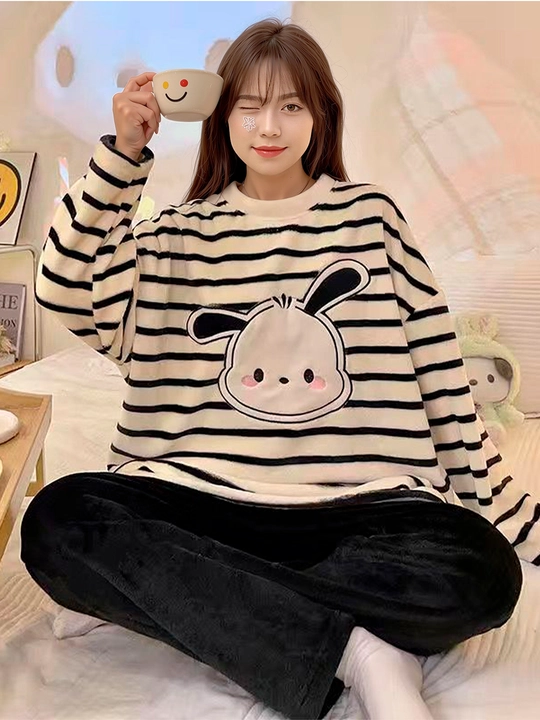 Ayollar momiq pijamasi