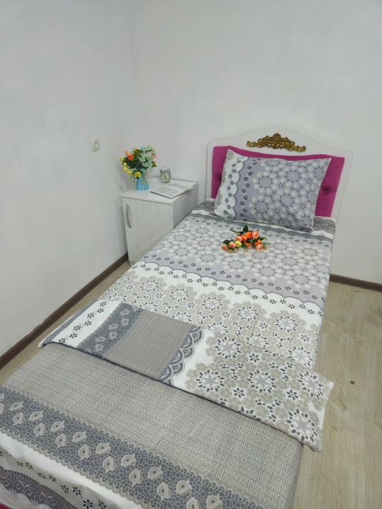 Bir kishilik choyshab (150*210 sm) va yostiq jildi (50/70 sm) gazlama: paxta, poplin