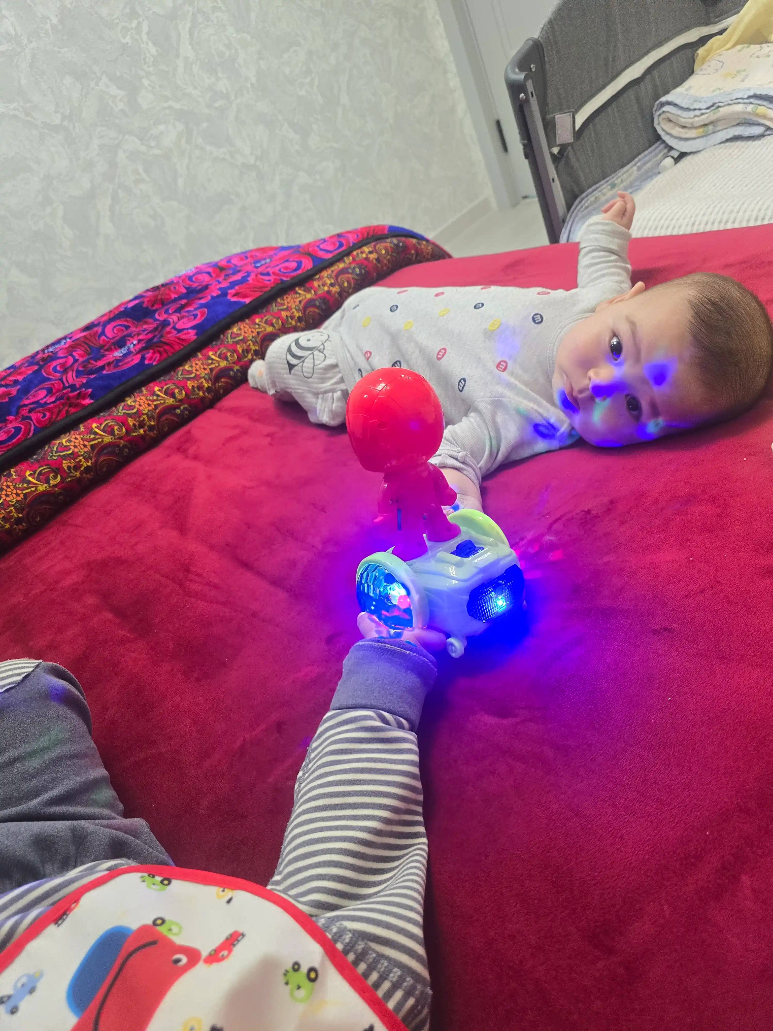Развивающая музыкальная игрушка для новорожденных малышей