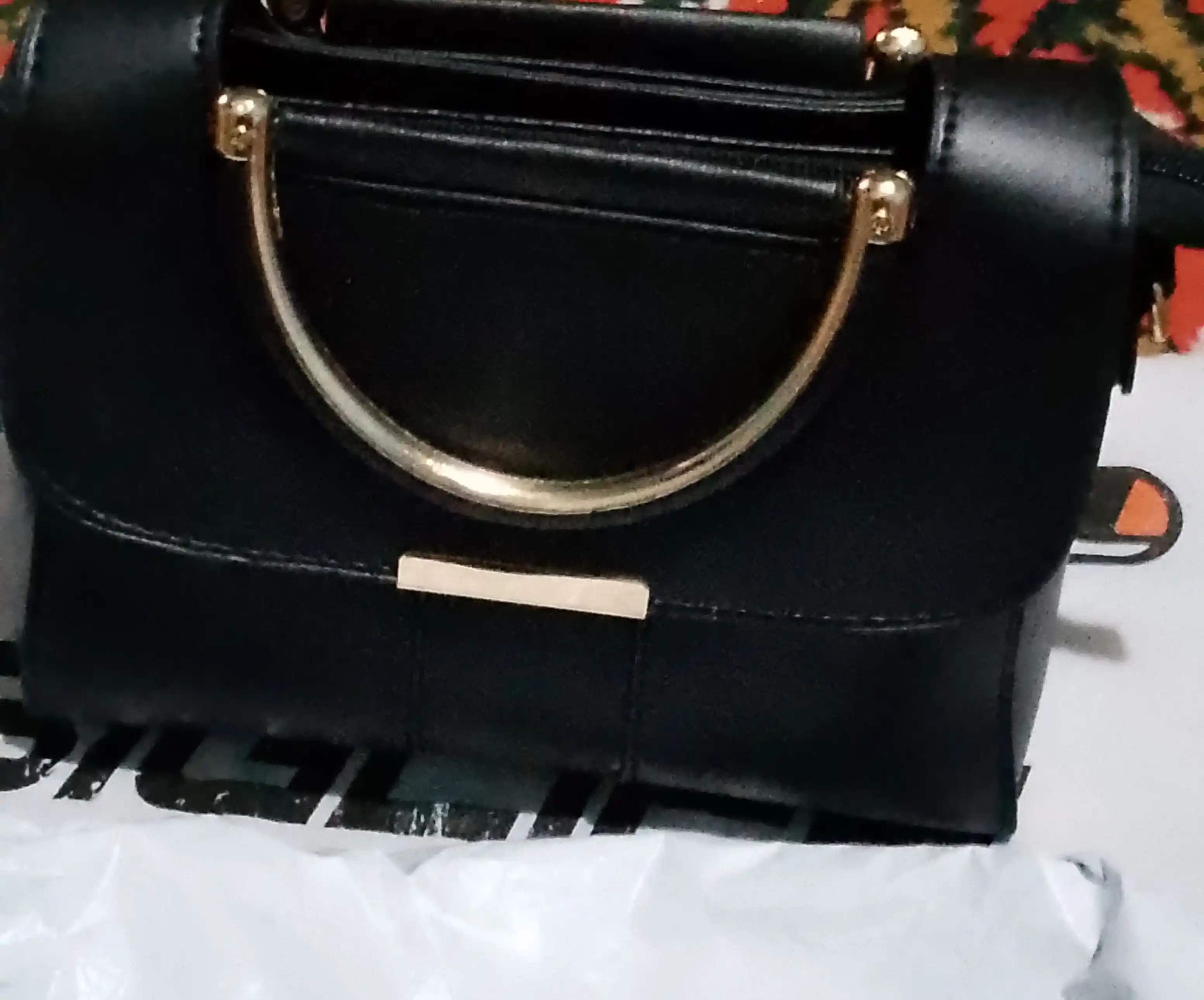 Ayollar moda sumkasi, eko charmdan, yelka orqali (klassik model)