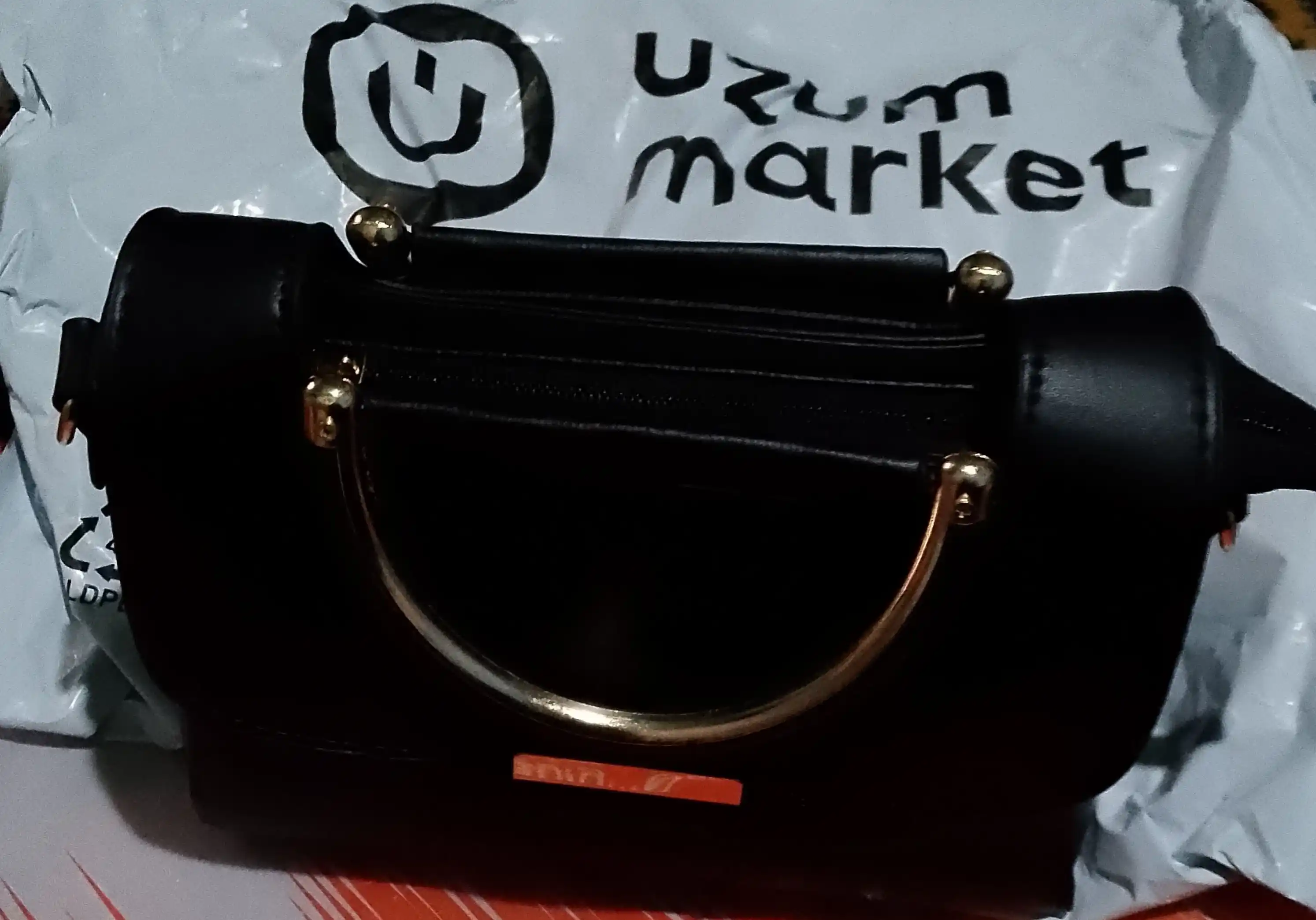 Ayollar moda sumkasi, eko charmdan, yelka orqali (klassik model)