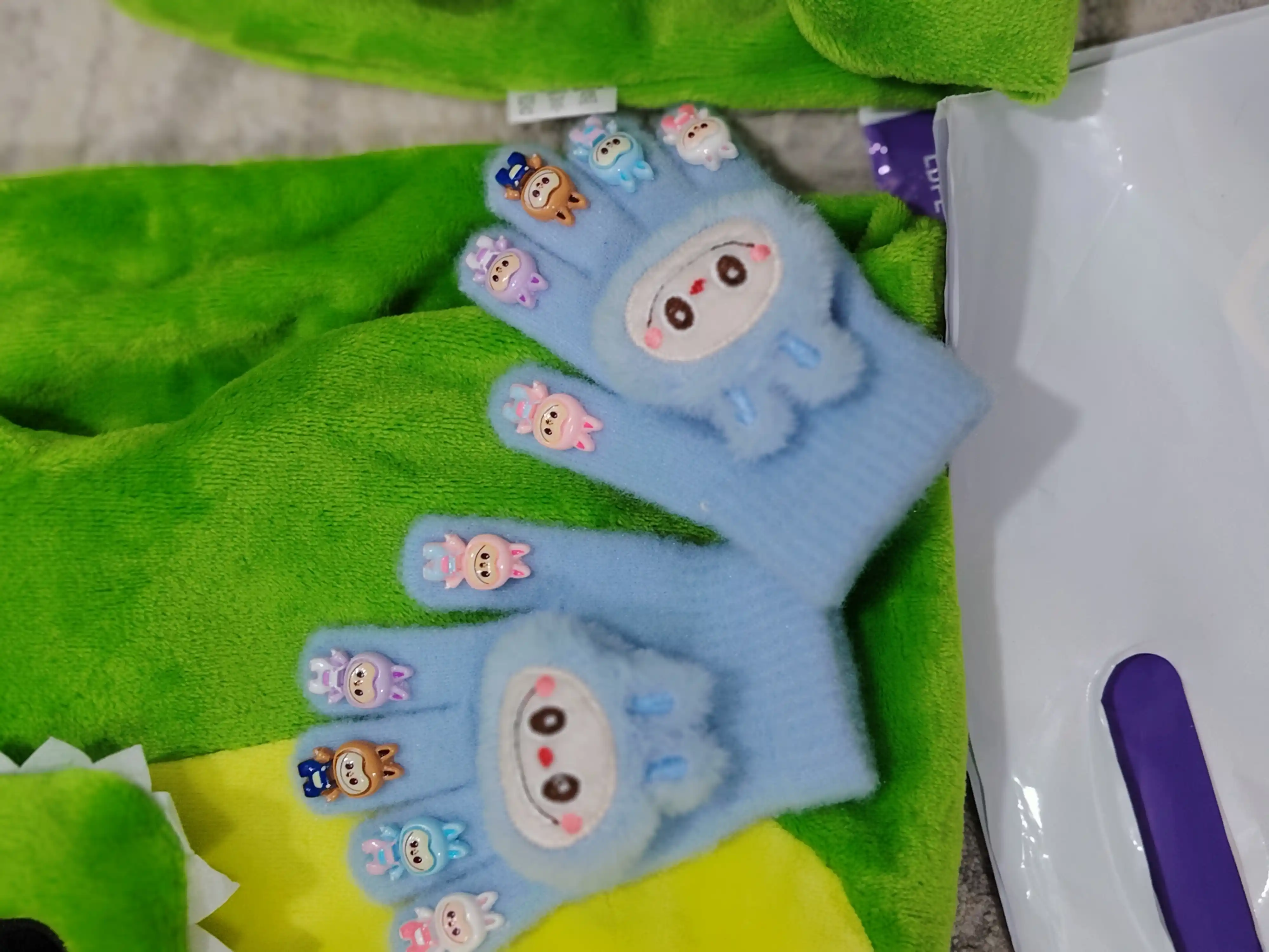 Теплые детские перчатки Labubu — мягкие, зимние, с мультяшным рисунком (3–12 лет)