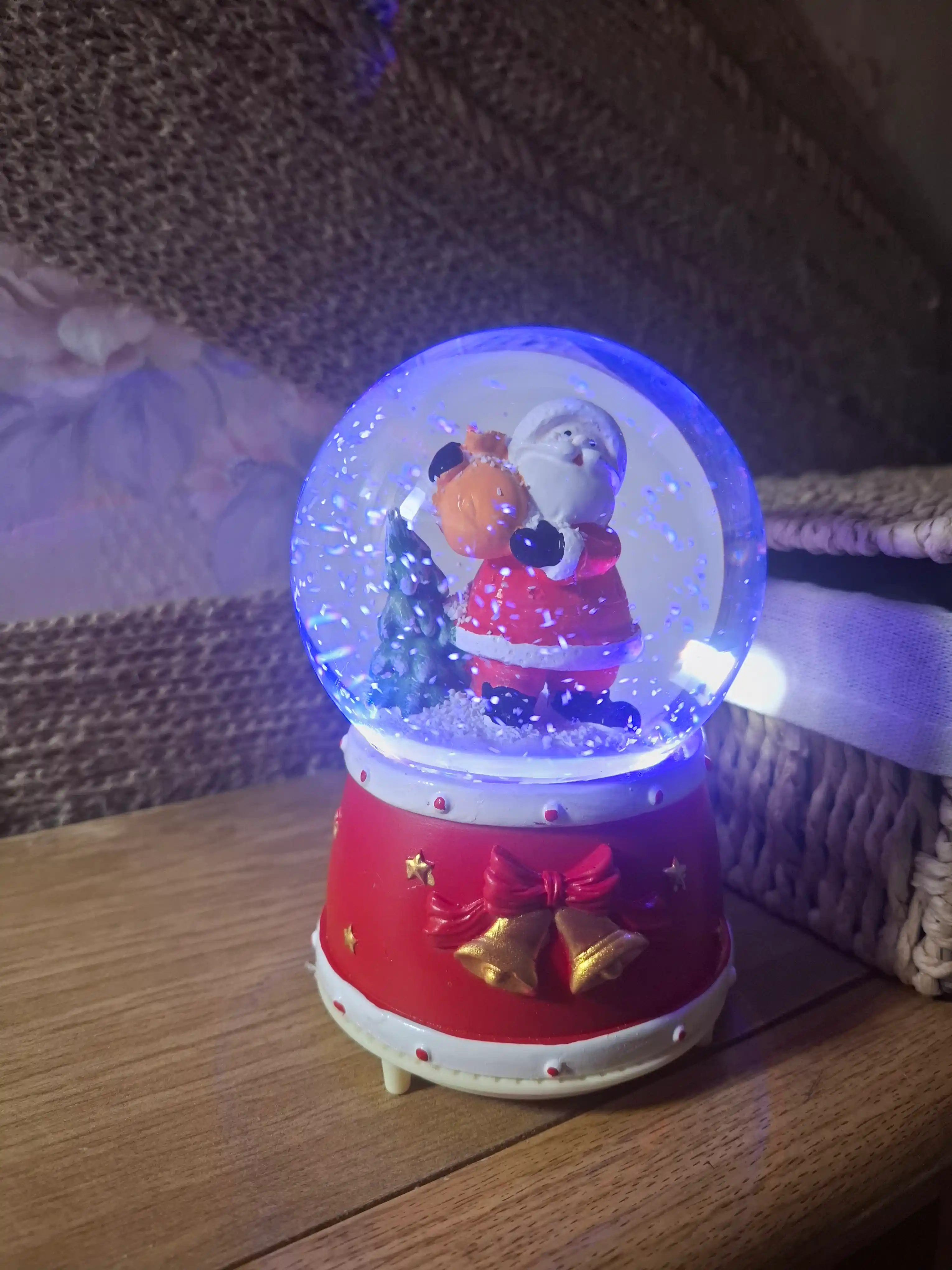 Qorli shar Santa Klaus, Yangi yil, musiqa bilan