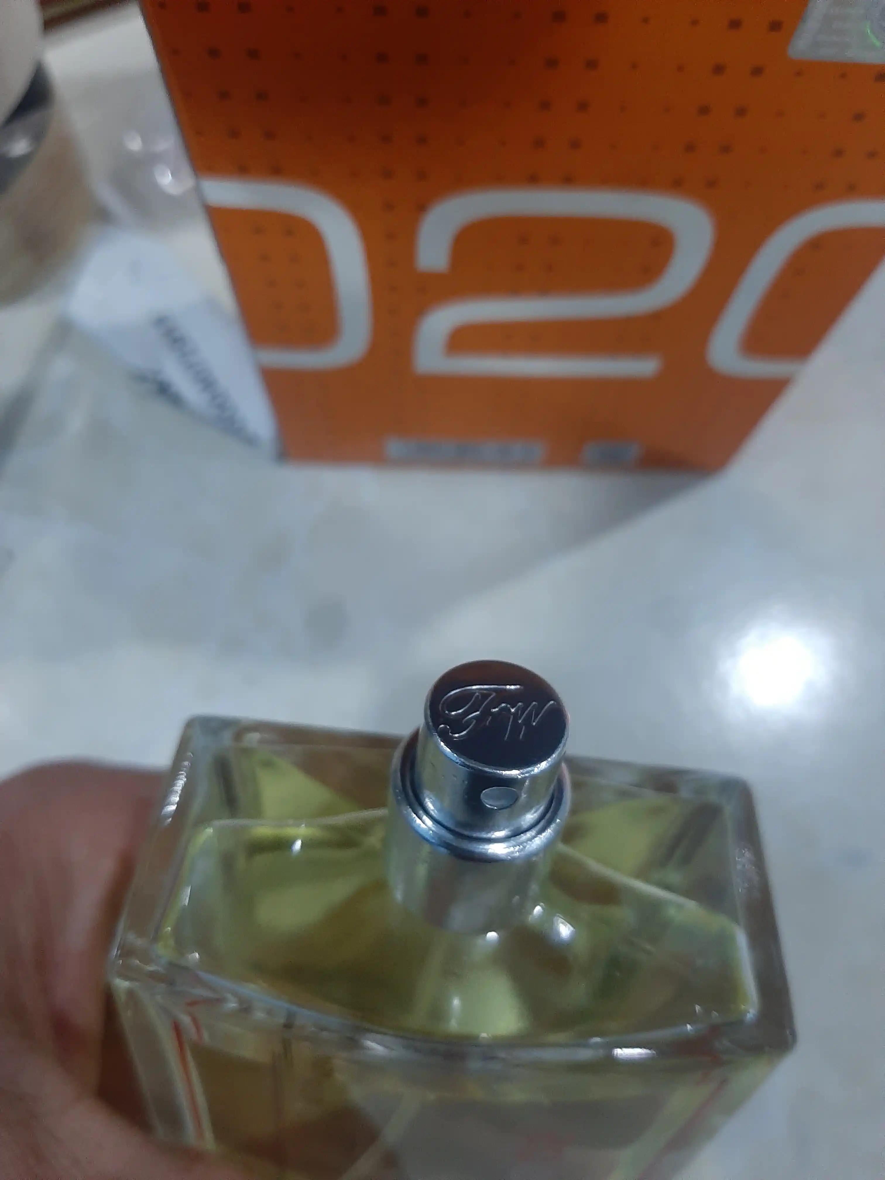 Parfyumlangan suv Essentric molecules 020, 100 ml BAA