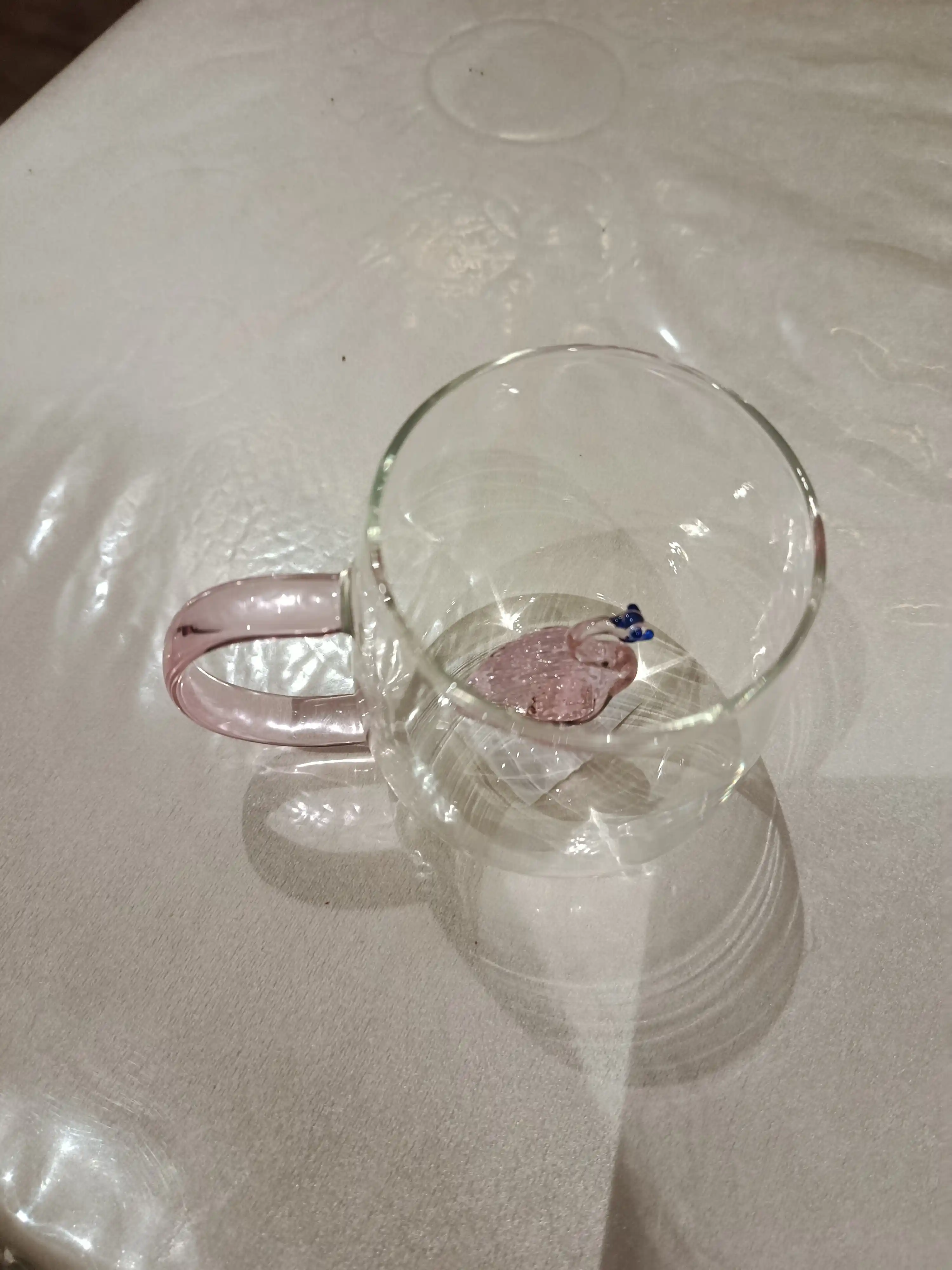 Sovg‘alar va kundalik foydalanish uchun 3D shisha krujkalar