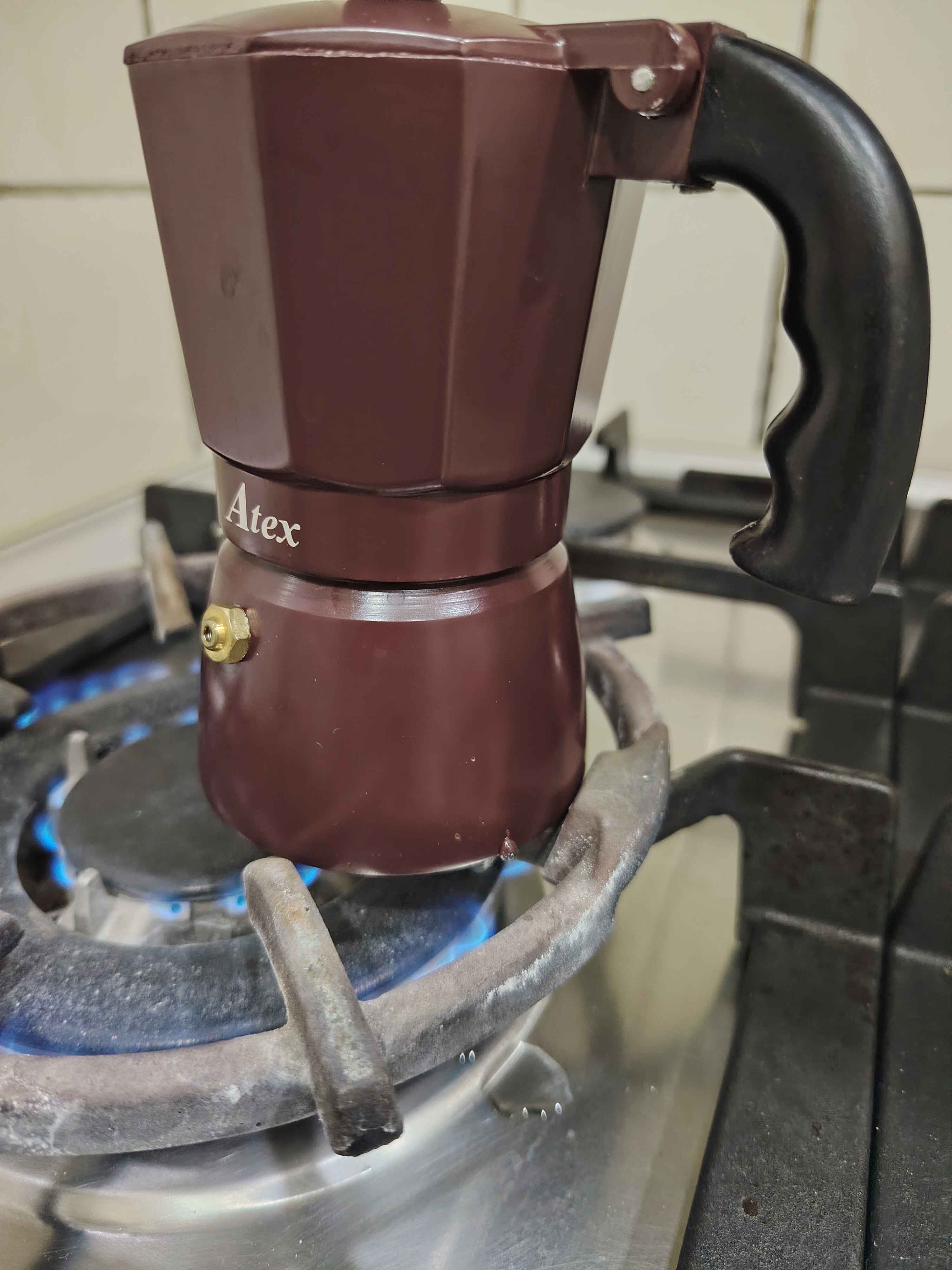 Geyser qahva qaynatgich, quyma alyuminiydan tayyorlangan